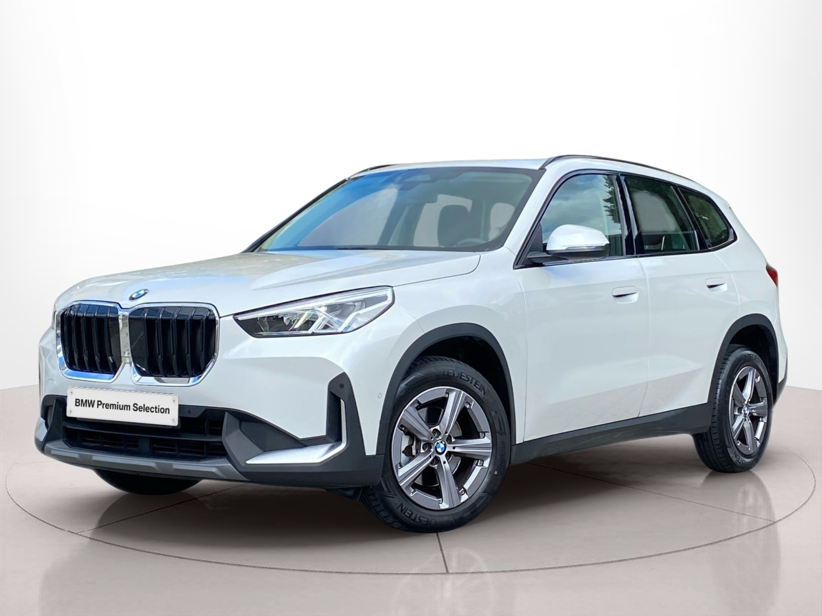 Fotos de BMW X1 sDrive18d color Blanco. Año 2024. 110KW(150CV). Diesel. En concesionario Caetano Baviera Lisboa de Lisboa