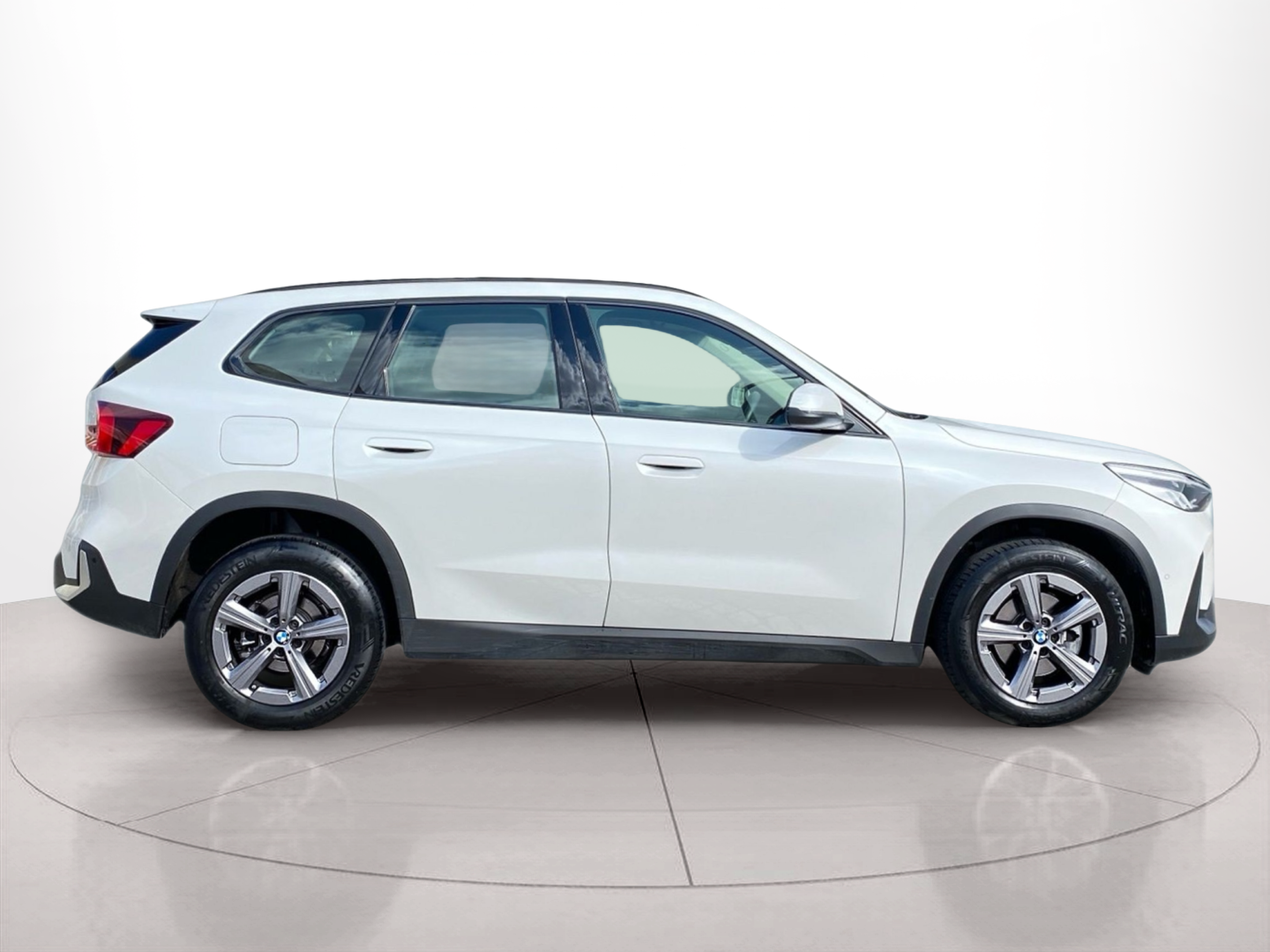 Fotos de BMW X1 sDrive18d color Blanco. Año 2024. 110KW(150CV). Diesel. En concesionario Caetano Baviera Lisboa de Lisboa