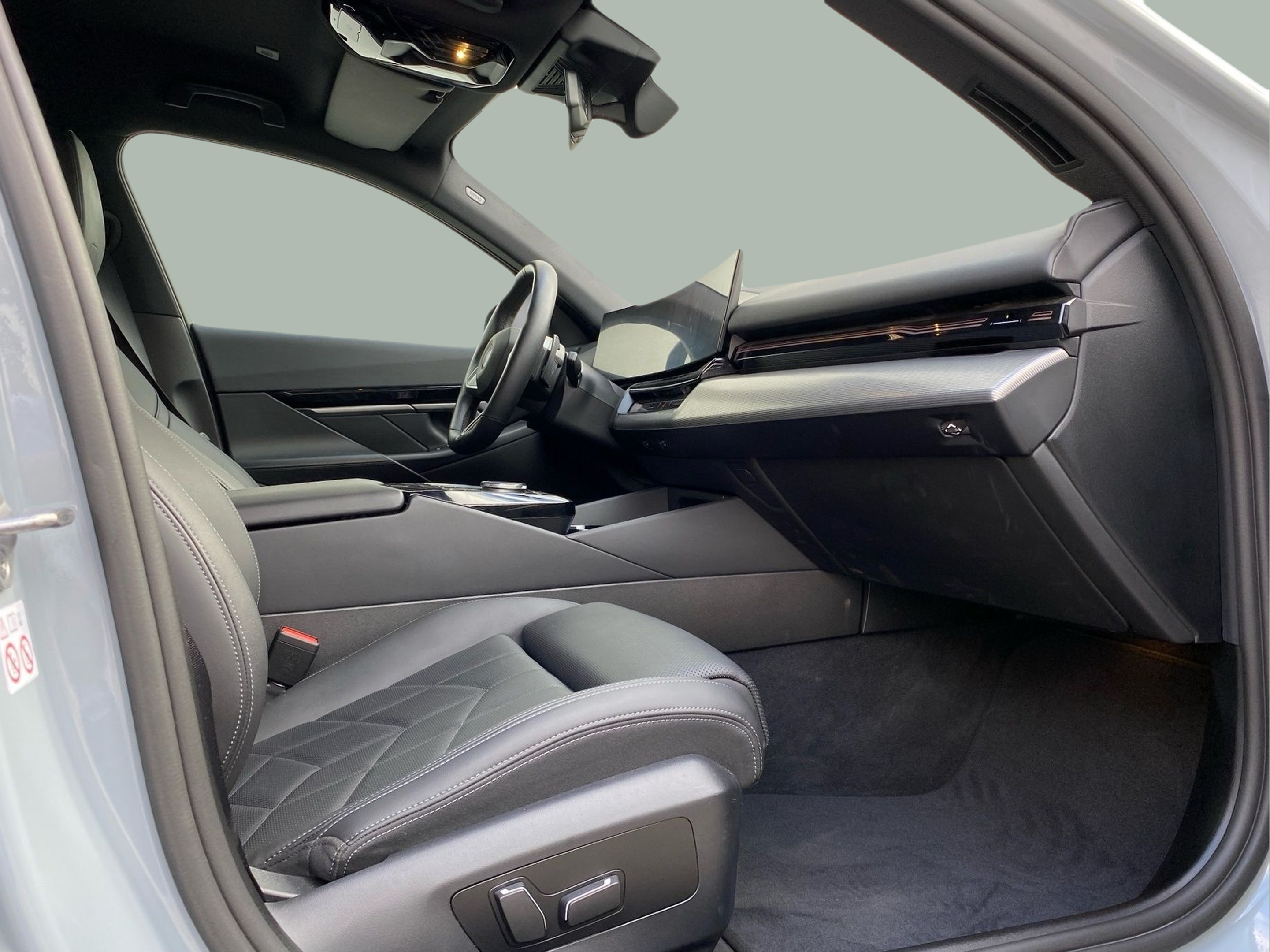 BMW Série 5 520d Berlina color Gris. Año 2024. 145KW(197CV). Diesel. En concesionario Caetano Lisboa de Lisboa