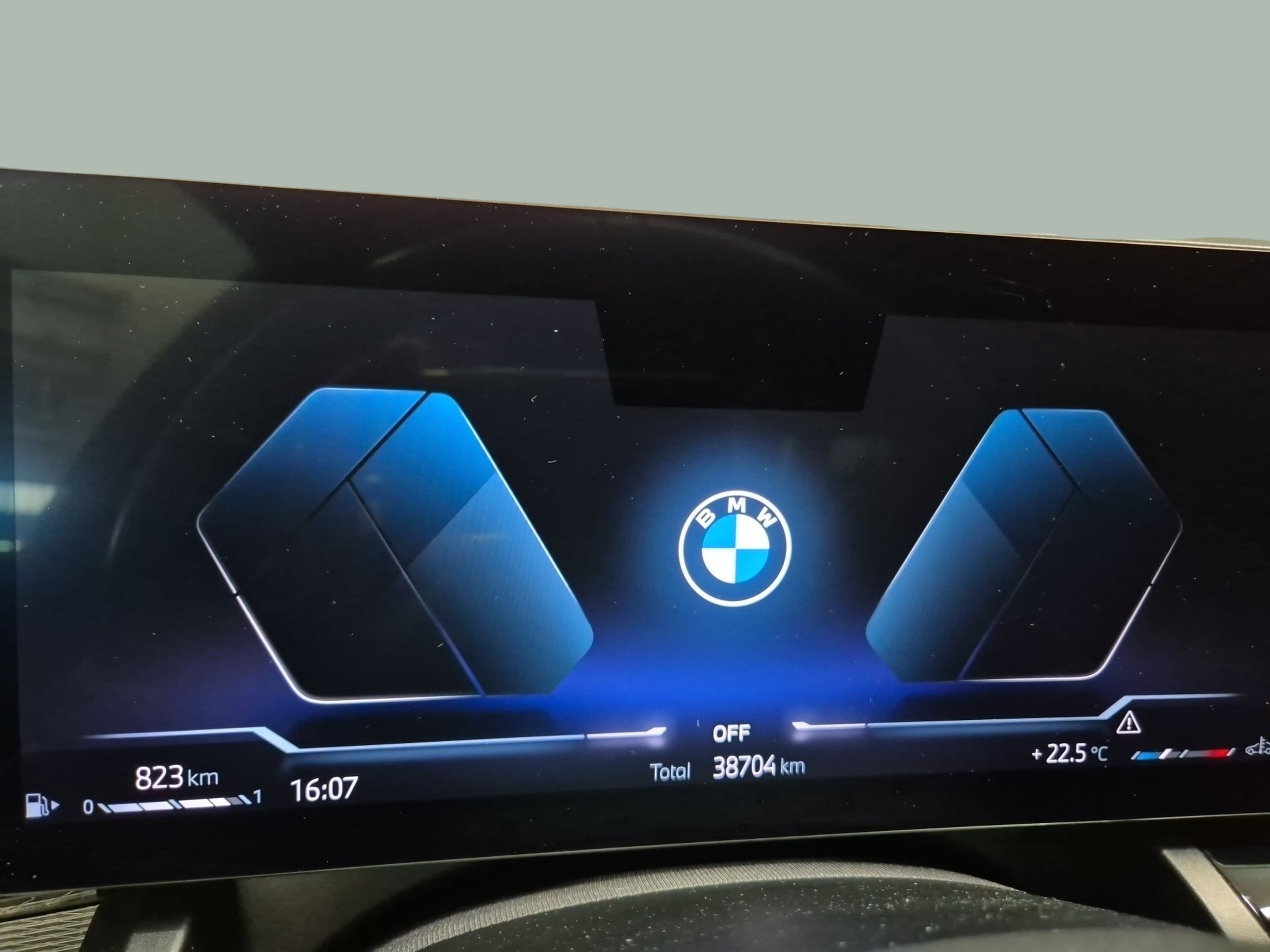 BMW Série 5 520d Berlina color Gris. Año 2024. 145KW(197CV). Diesel. En concesionario Caetano Baviera Santa Maria da Feira de Santa Maria da Feira