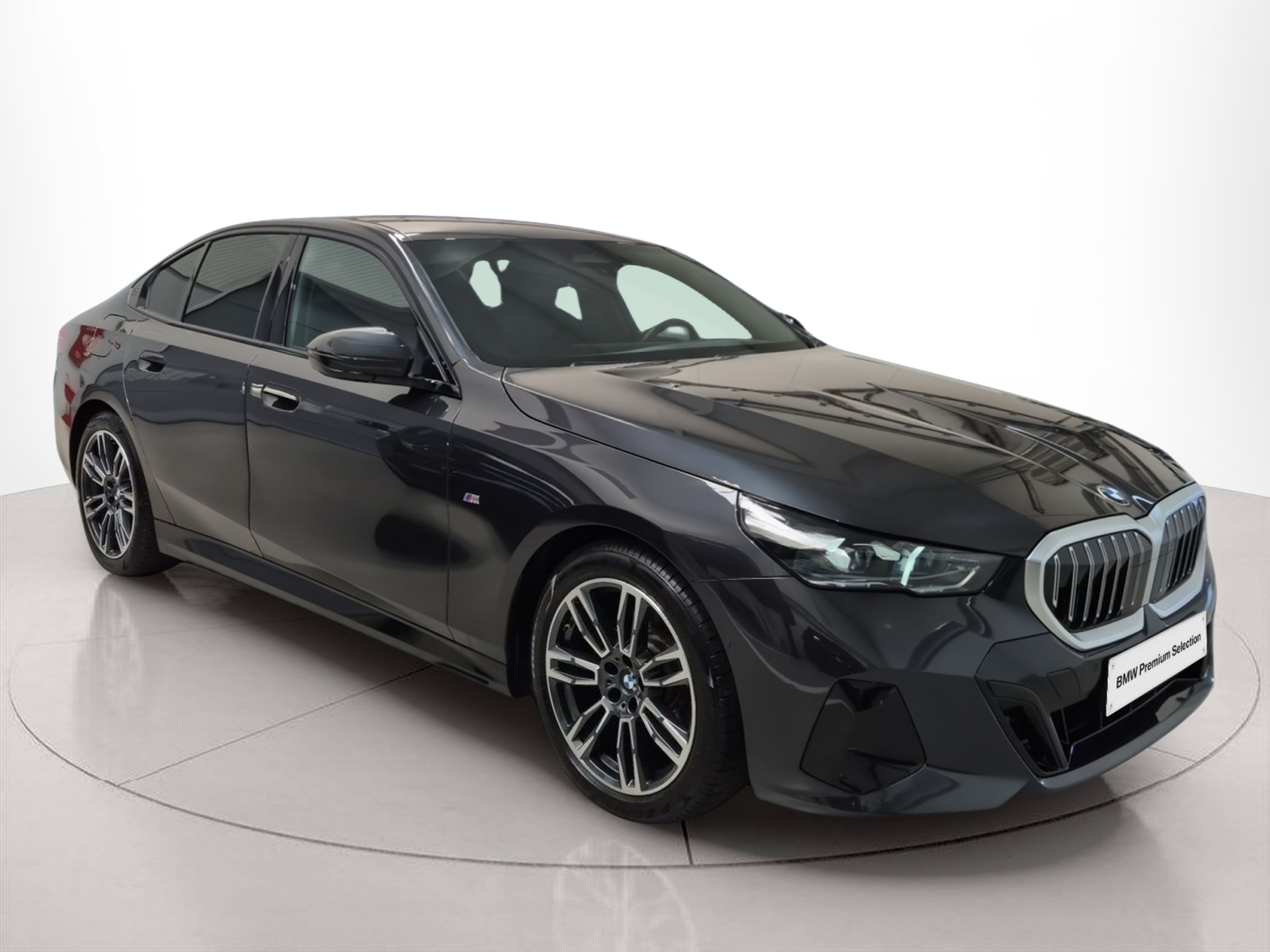 BMW Série 5 520d Berlina color Gris. Año 2024. 145KW(197CV). Diesel. En concesionario Caetano Baviera Santa Maria da Feira de Santa Maria da Feira