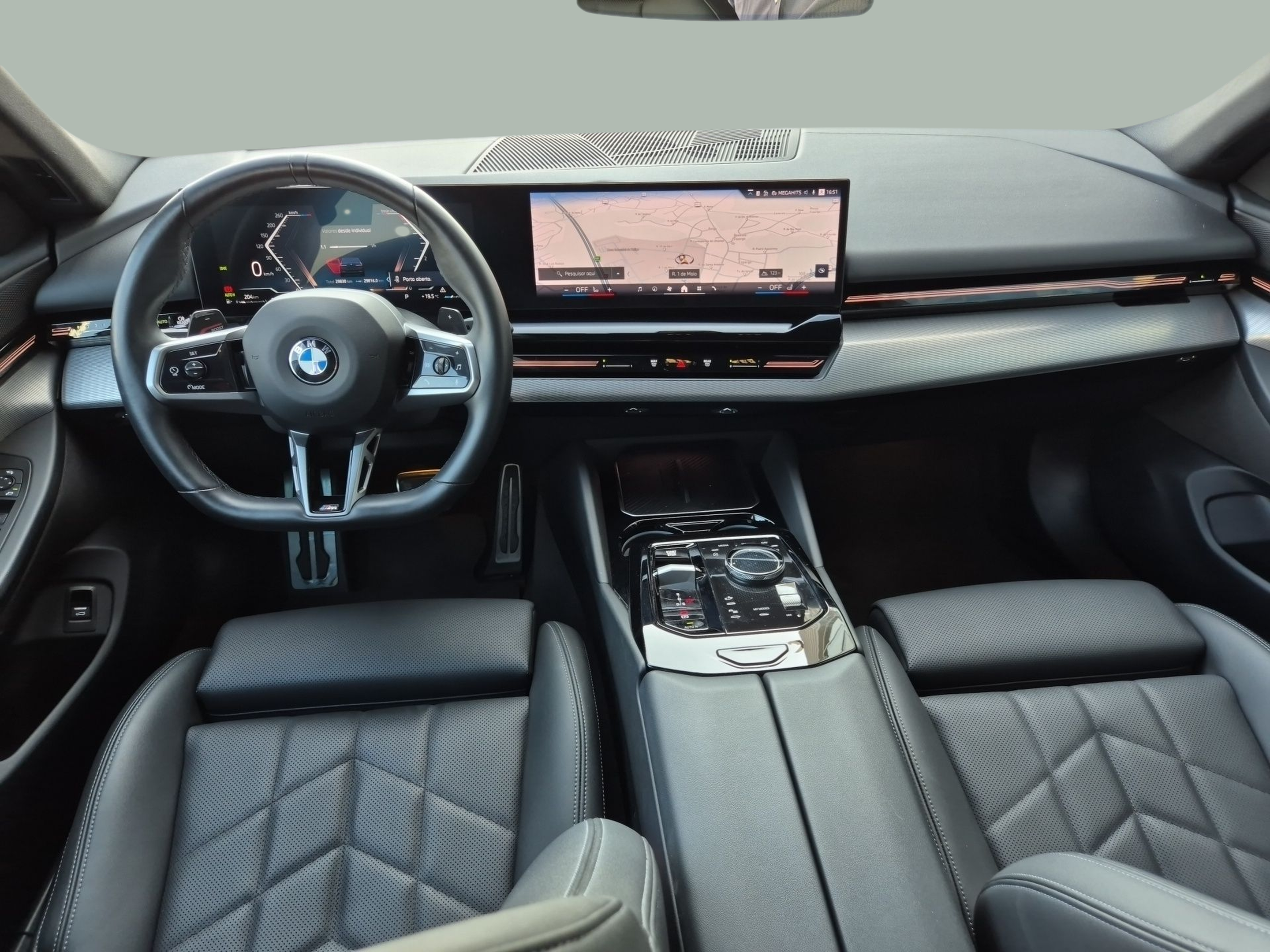 BMW Série 5 520d Berlina color Negro. Año 2024. 145KW(197CV). Diesel. En concesionario Caetano Baviera Santa Maria da Feira de Santa Maria da Feira