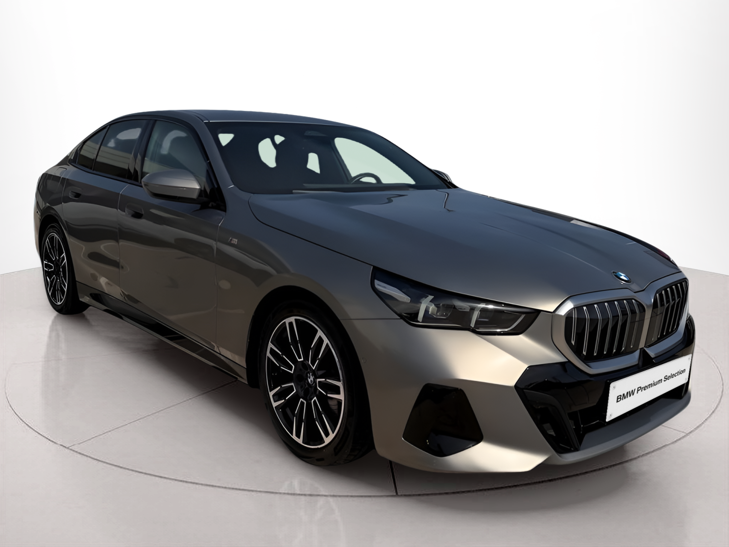 BMW Série 5 520d Berlina color Gris. Año 2024. 145KW(197CV). Diesel. En concesionario Caetano Baviera Portimão de Portimão