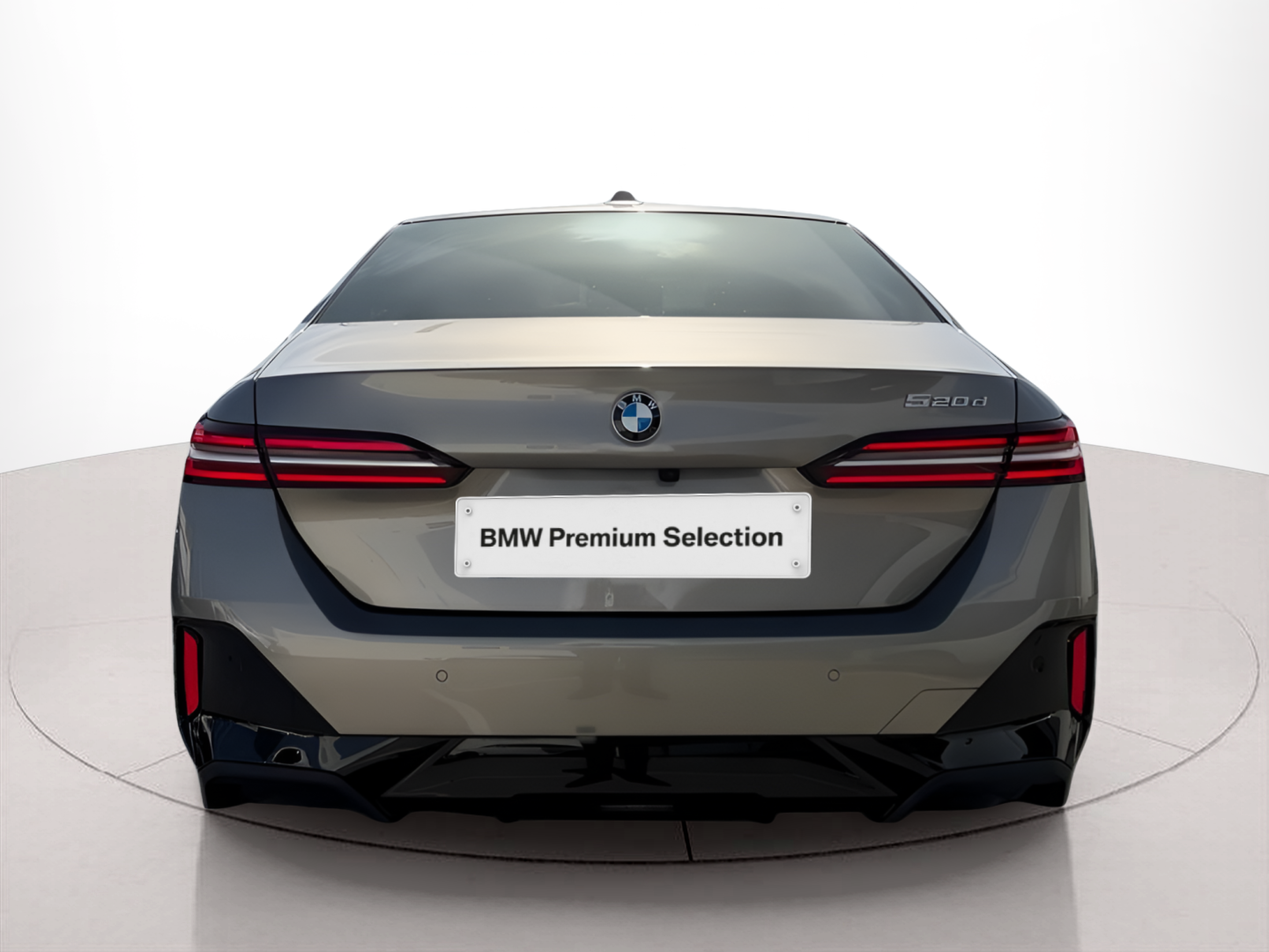 BMW Série 5 520d Berlina color Gris. Año 2024. 145KW(197CV). Diesel. En concesionario Caetano Baviera Portimão de Portimão