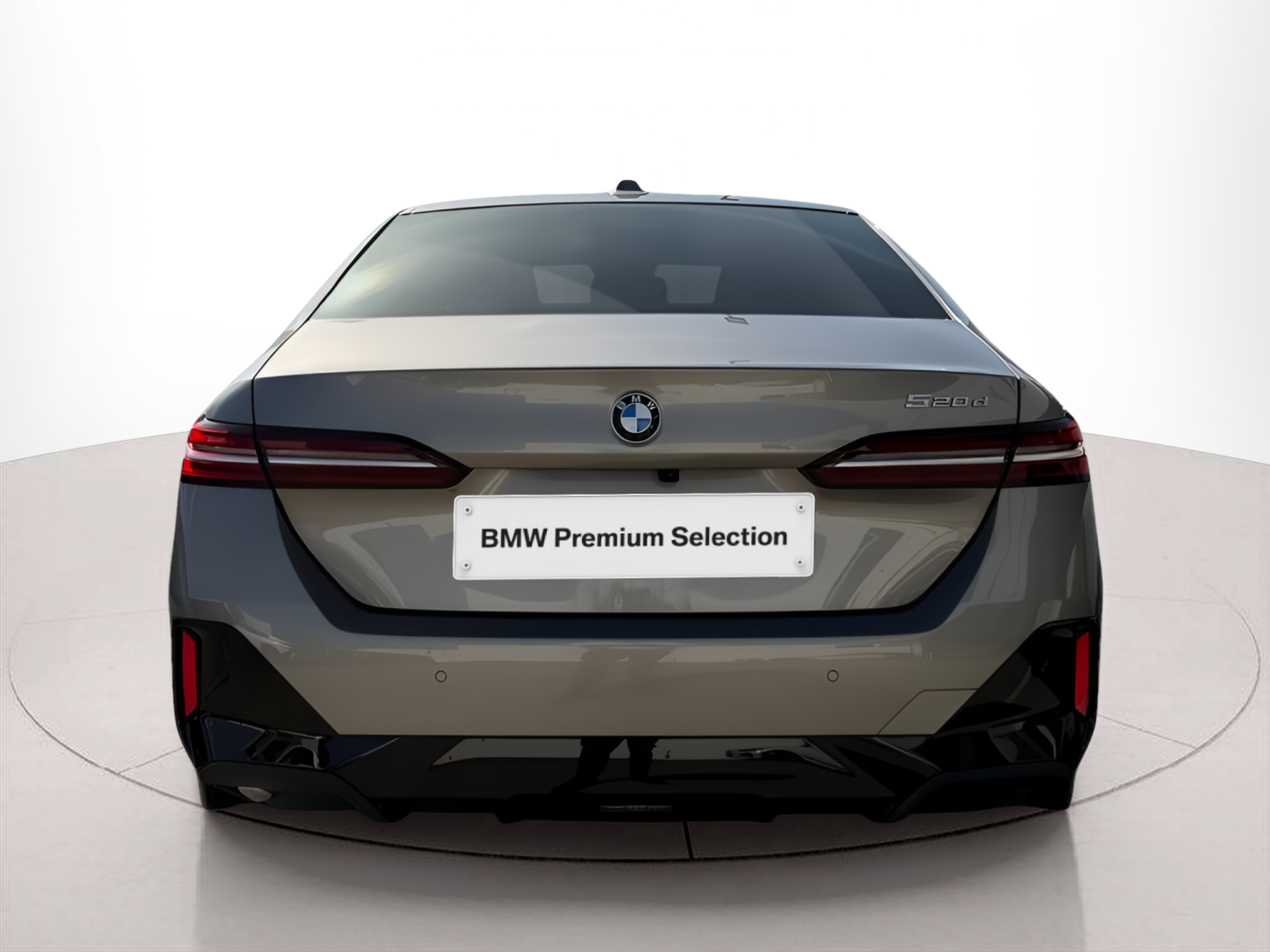 BMW Série 5 520d Berlina color Gris. Año 2024. 145KW(197CV). Diesel. En concesionario Caetano Baviera Portimão de Portimão