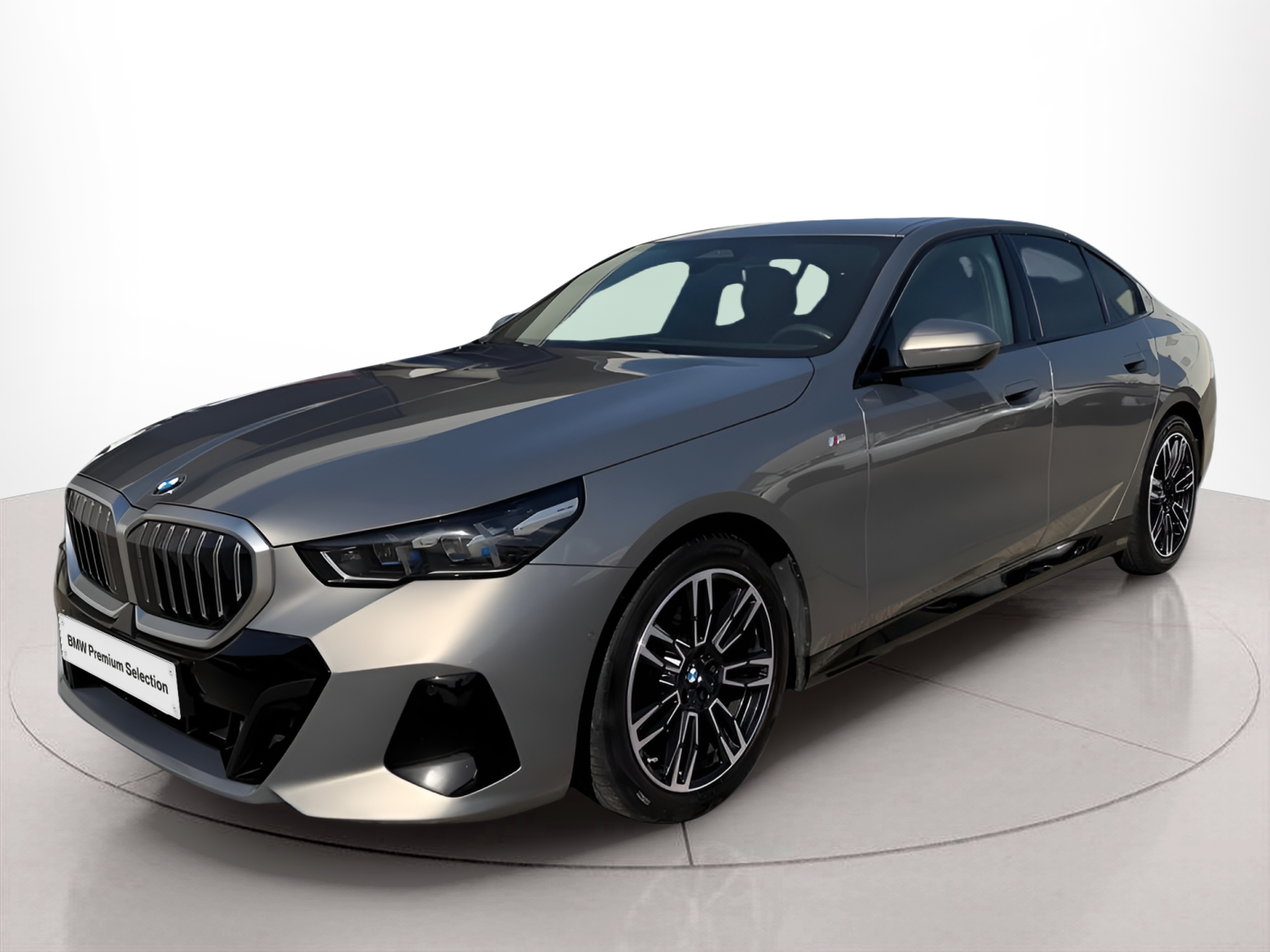 Fotos de BMW Série 5 520d Berlina color Gris. Año 2024. 145KW(197CV). Diesel. En concesionario Caetano Baviera Portimão de Portimão