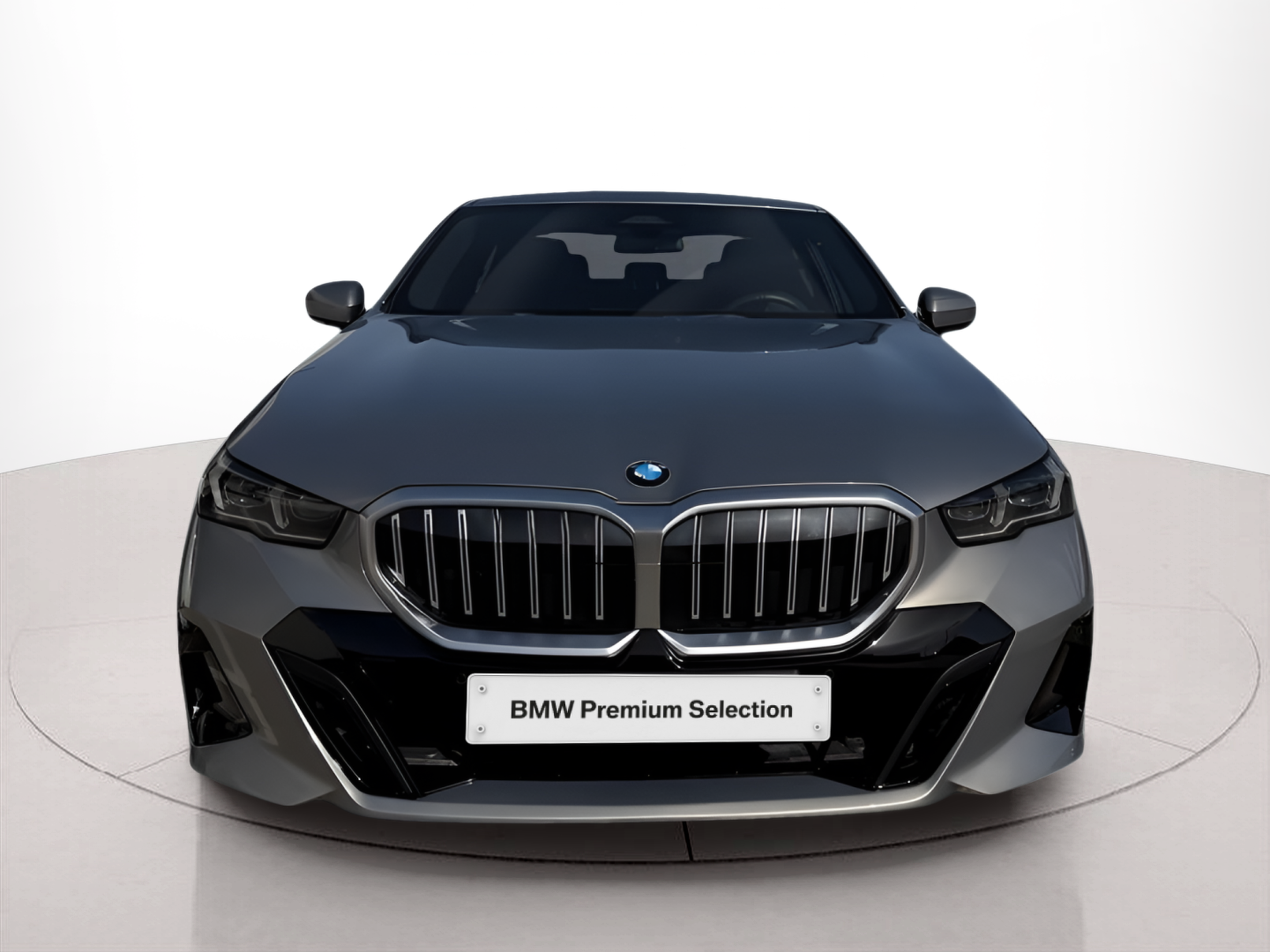 Fotos de BMW Série 5 520d Berlina color Gris. Año 2024. 145KW(197CV). Diesel. En concesionario Caetano Baviera Portimão de Portimão