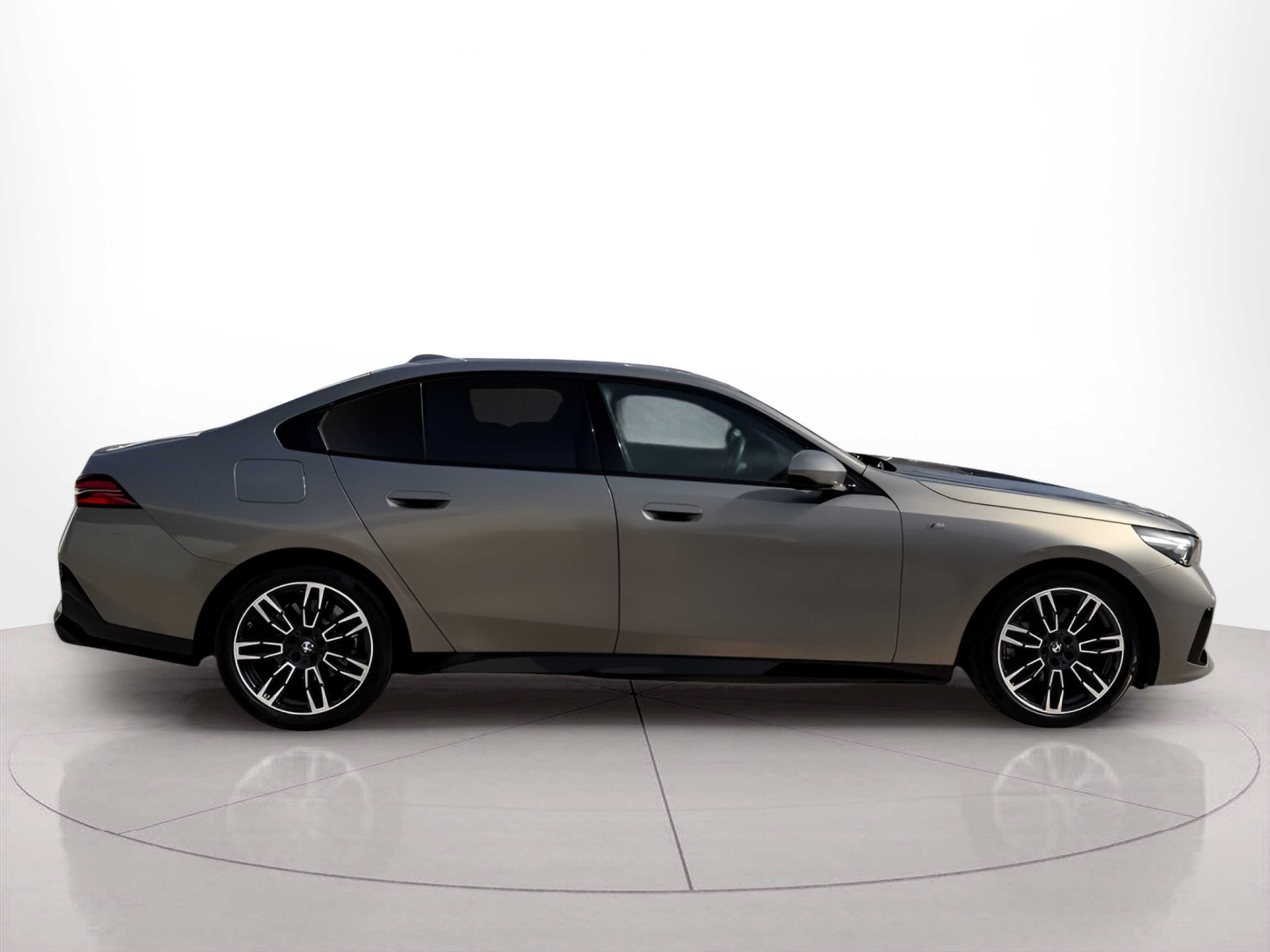 Fotos de BMW Série 5 520d Berlina color Gris. Año 2024. 145KW(197CV). Diesel. En concesionario Caetano Baviera Portimão de Portimão
