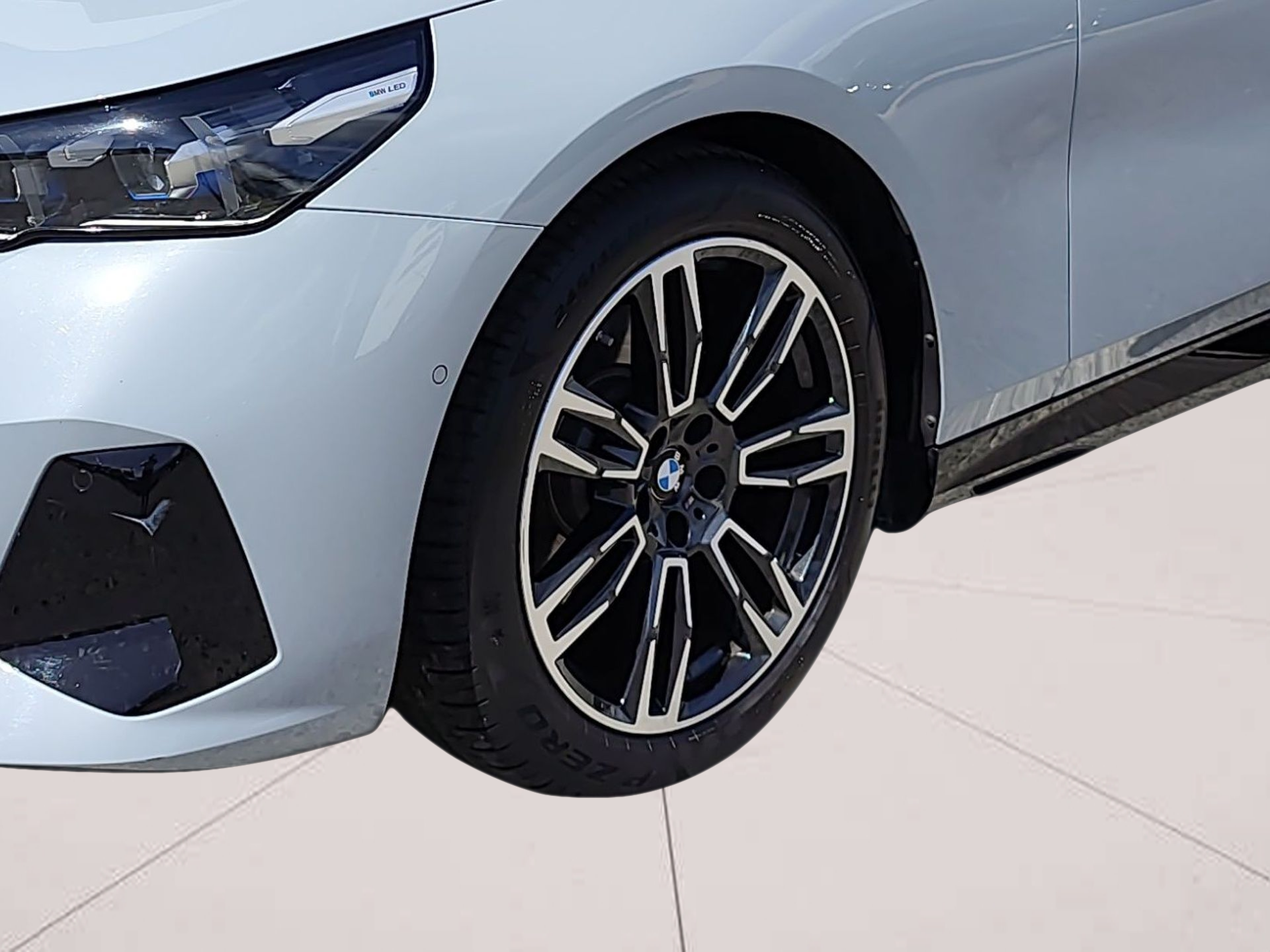 BMW Série 5 520d Berlina color Gris. Año 2024. 145KW(197CV). Diesel. En concesionario Caetano Baviera Aveiro de Aveiro