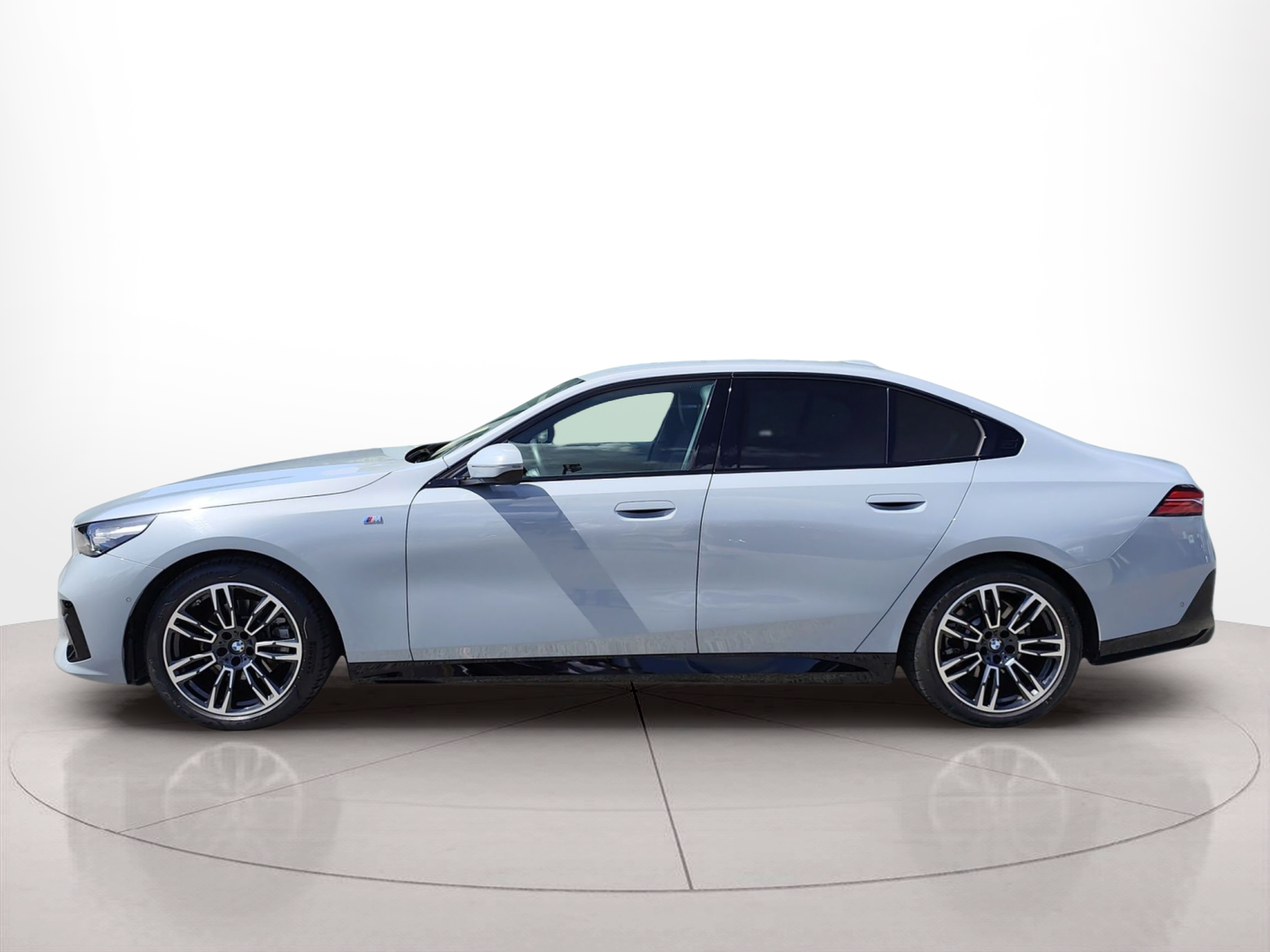 Fotos de BMW Série 5 520d Berlina color Gris. Año 2024. 145KW(197CV). Diesel. En concesionario Caetano Baviera Aveiro de Aveiro