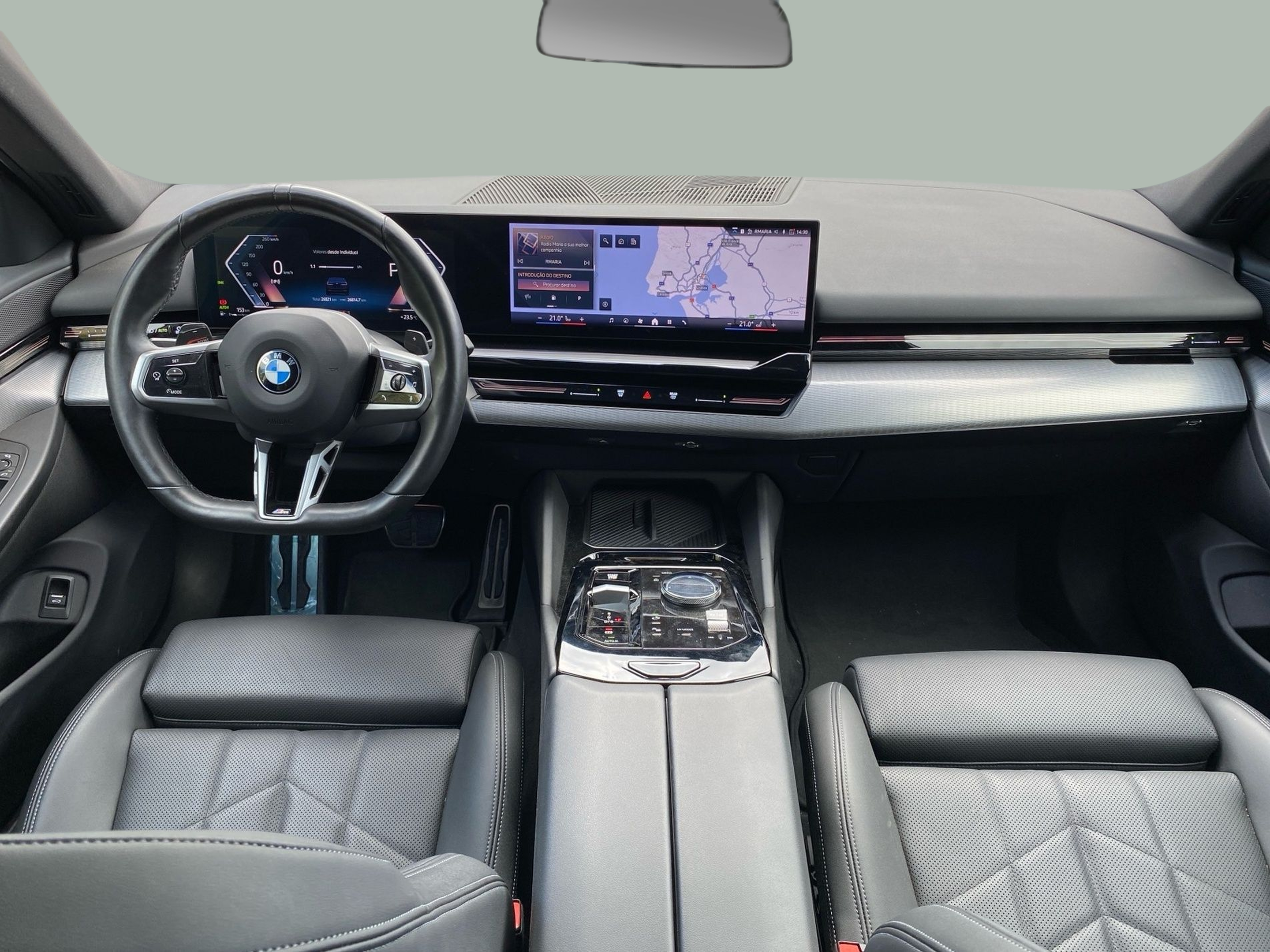BMW Série 5 520d Berlina color Negro. Año 2024. 145KW(197CV). Diesel. En concesionario Caetano Baviera Cascais de Cascais