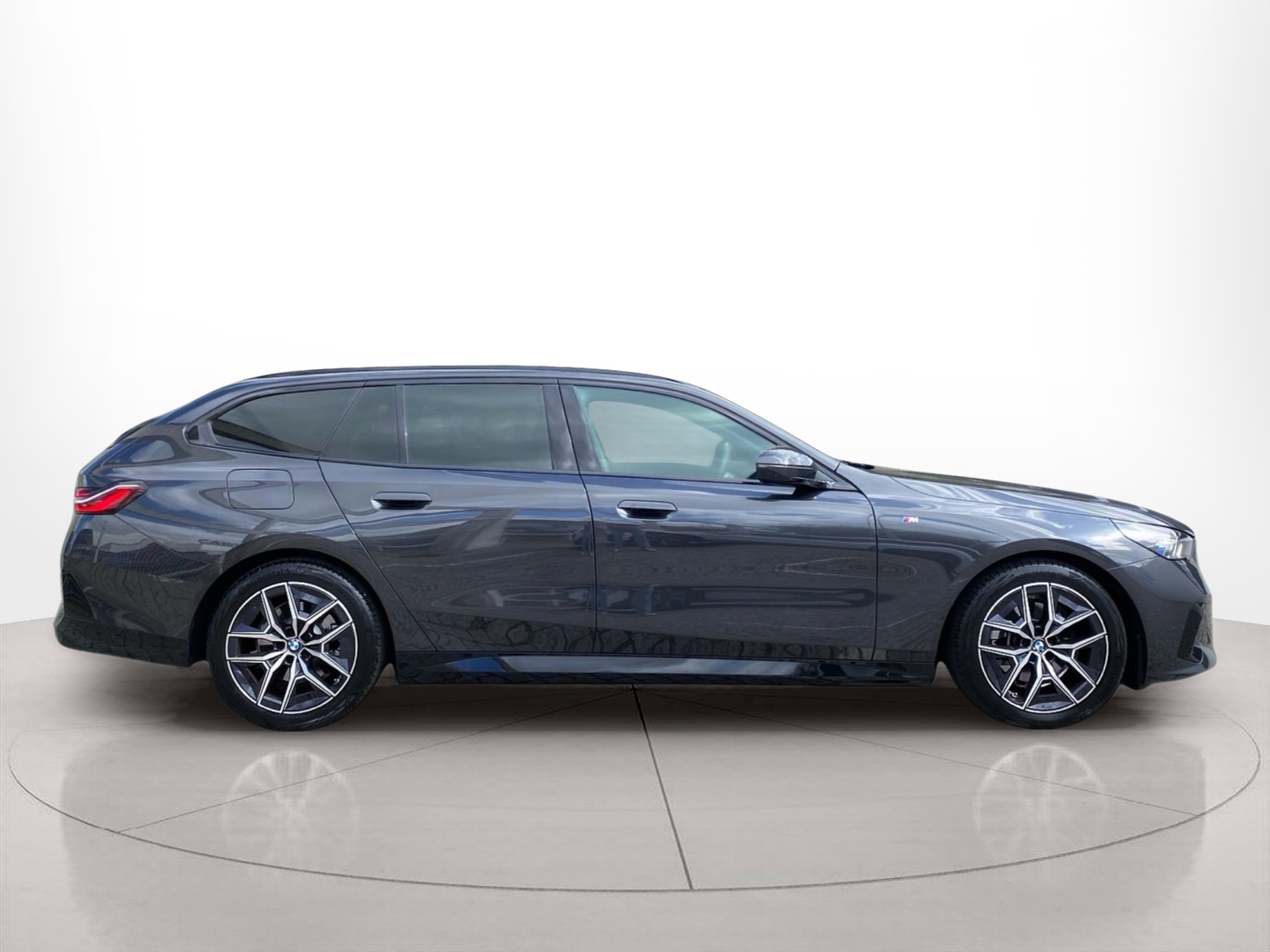Fotos de BMW Série 5 520d Touring color Gris. Año 2025. 145KW(197CV). Diesel. En concesionario Caetano Baviera Lisboa de Lisboa