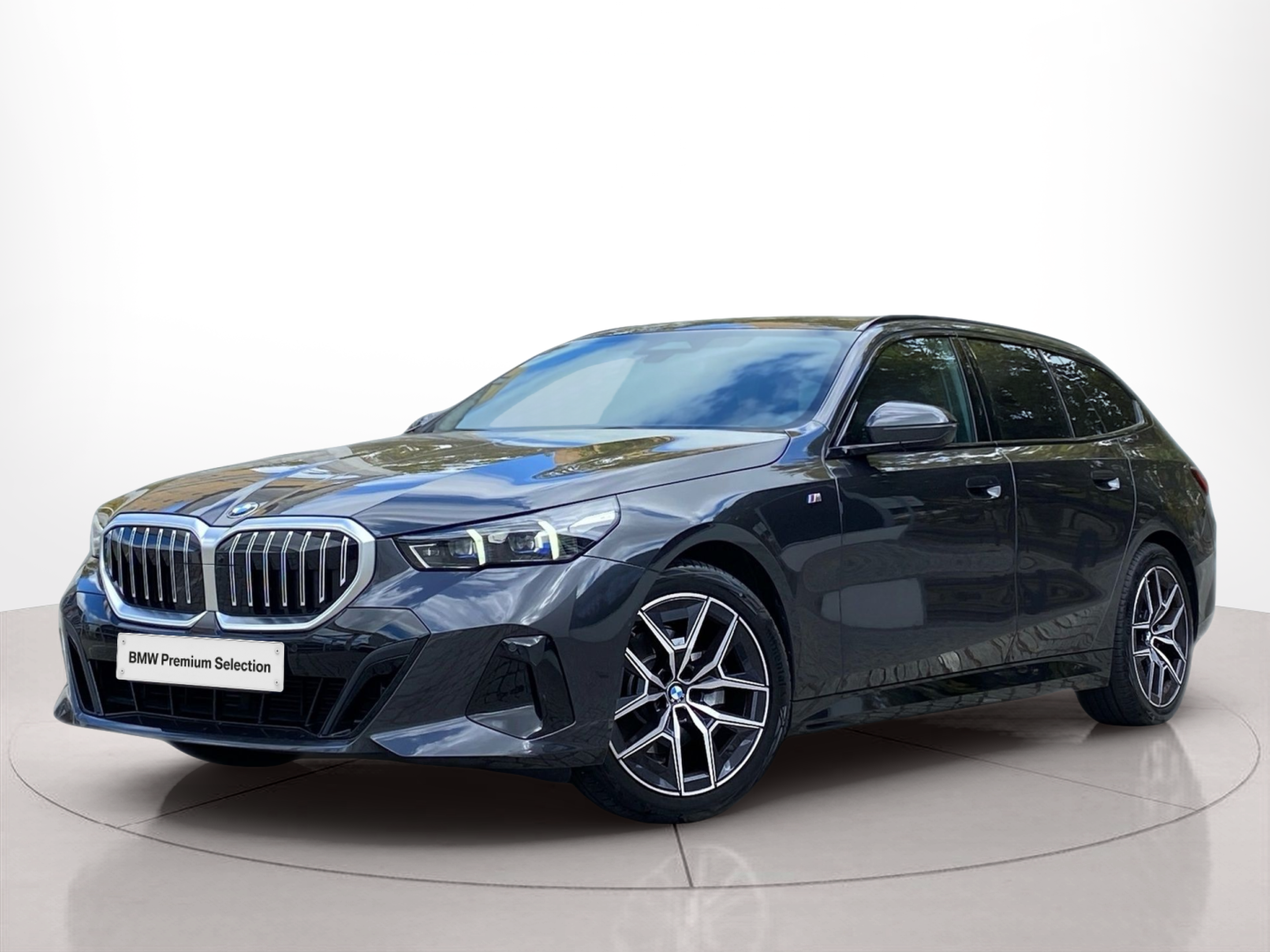 Fotos de BMW Série 5 520d Touring color Gris. Año 2025. 145KW(197CV). Diesel. En concesionario Caetano Baviera Lisboa de Lisboa