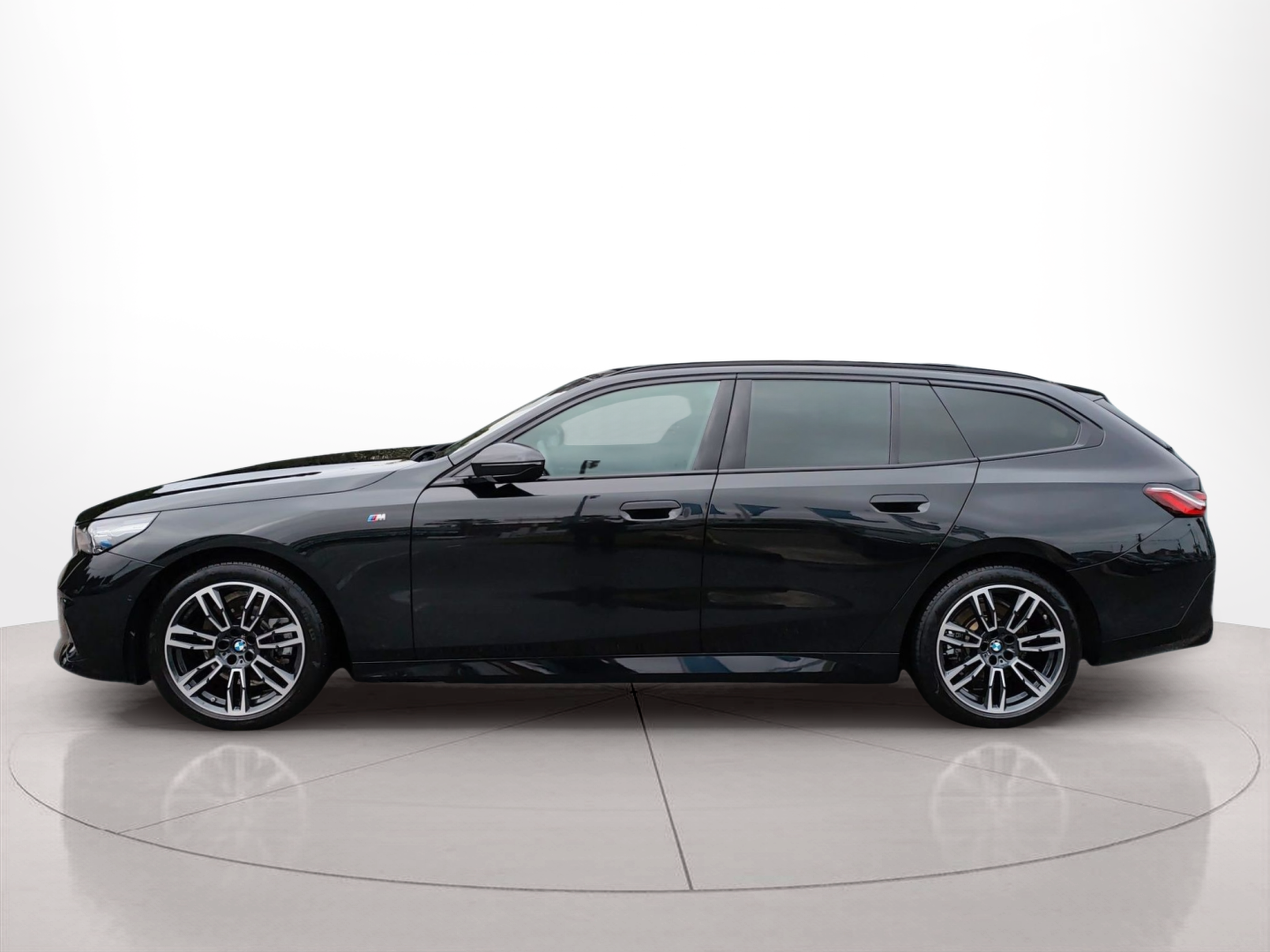 Fotos de BMW Série 5 520d Touring color Negro. Año 2025. 145KW(197CV). Diesel. En concesionario Caetano Aveiro de Aveiro