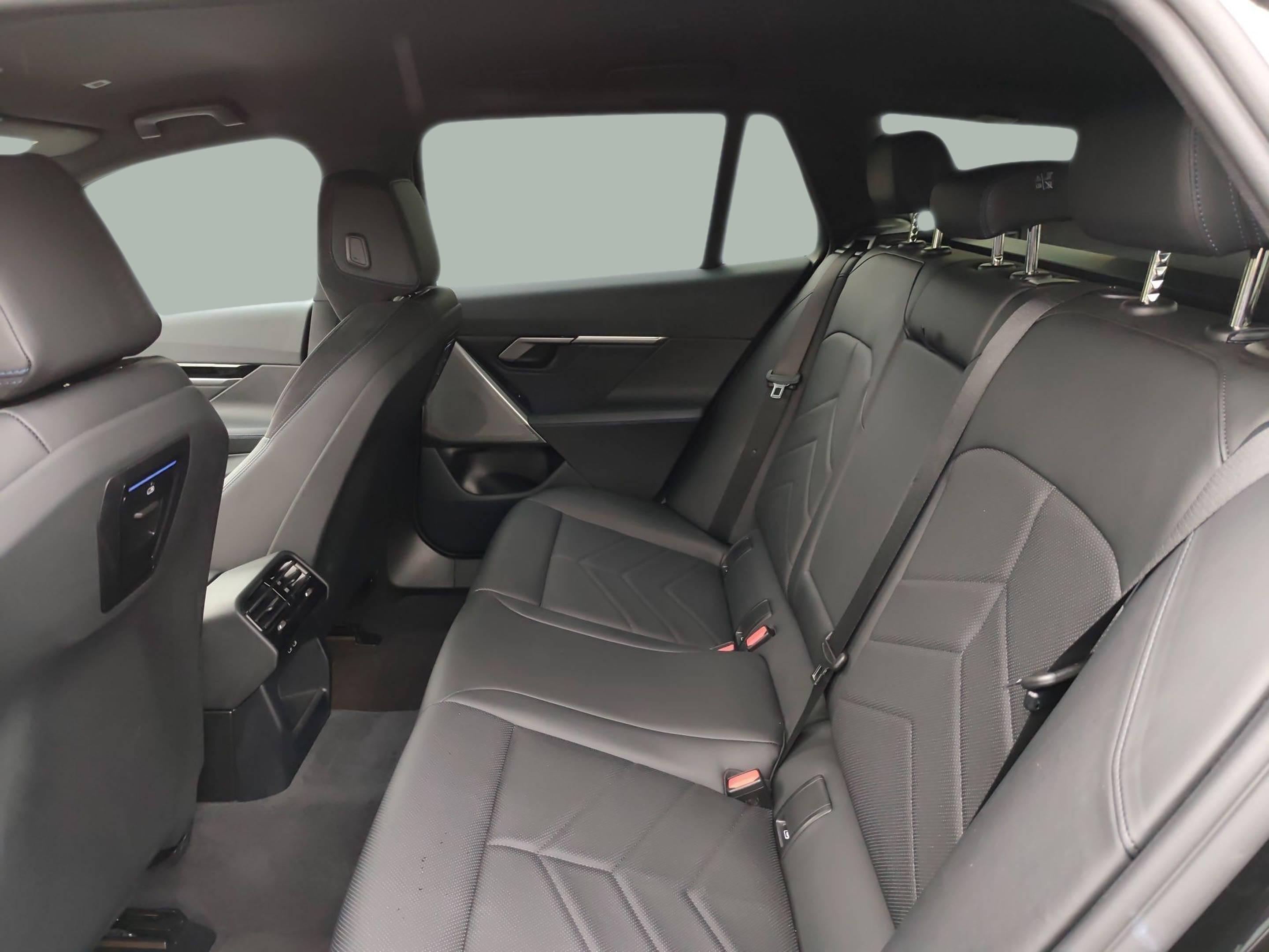 BMW Série 5 520d Touring color Negro. Año 2025. 145KW(197CV). Diesel. En concesionario Caetano Aveiro de Aveiro