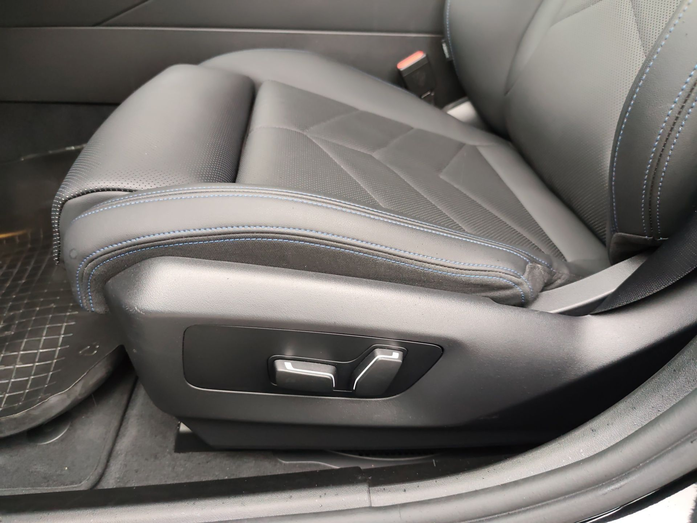 BMW Série 5 520d Touring color Negro. Año 2025. 145KW(197CV). Diesel. En concesionario Caetano Aveiro de Aveiro