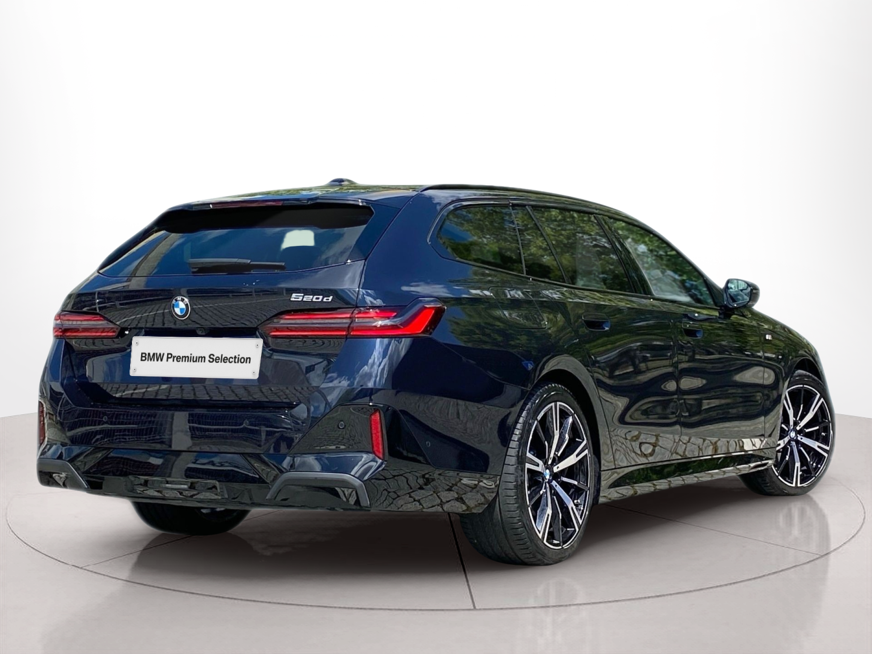 BMW Série 5 520d Touring color Negro. Año 2024. 145KW(197CV). Diesel. En concesionario Caetano Lisboa de Lisboa