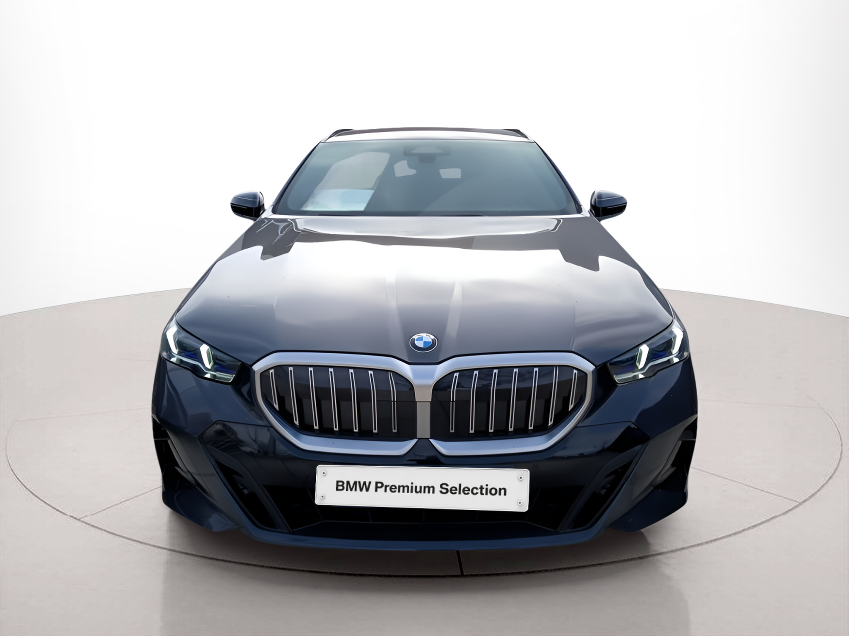 Fotos de BMW Série 5 520d Touring color Gris. Año 2025. 145KW(197CV). Diesel. En concesionario Caetano Faro de Faro