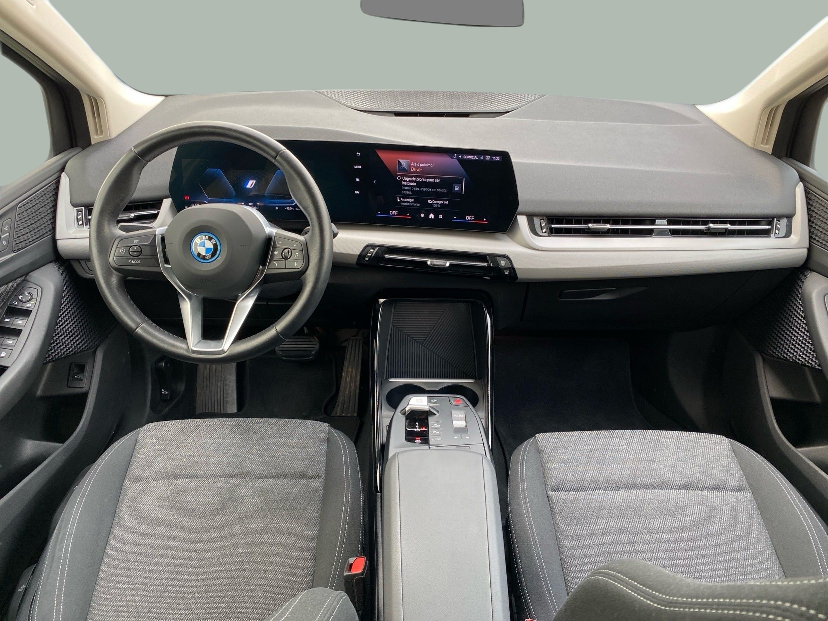 BMW Série 2 225xe Active Tourer color Blanco. Año 2024. 180KW(245CV). Elétrico / Gasolina Híbrido. En concesionario Caetano Lisboa de Lisboa