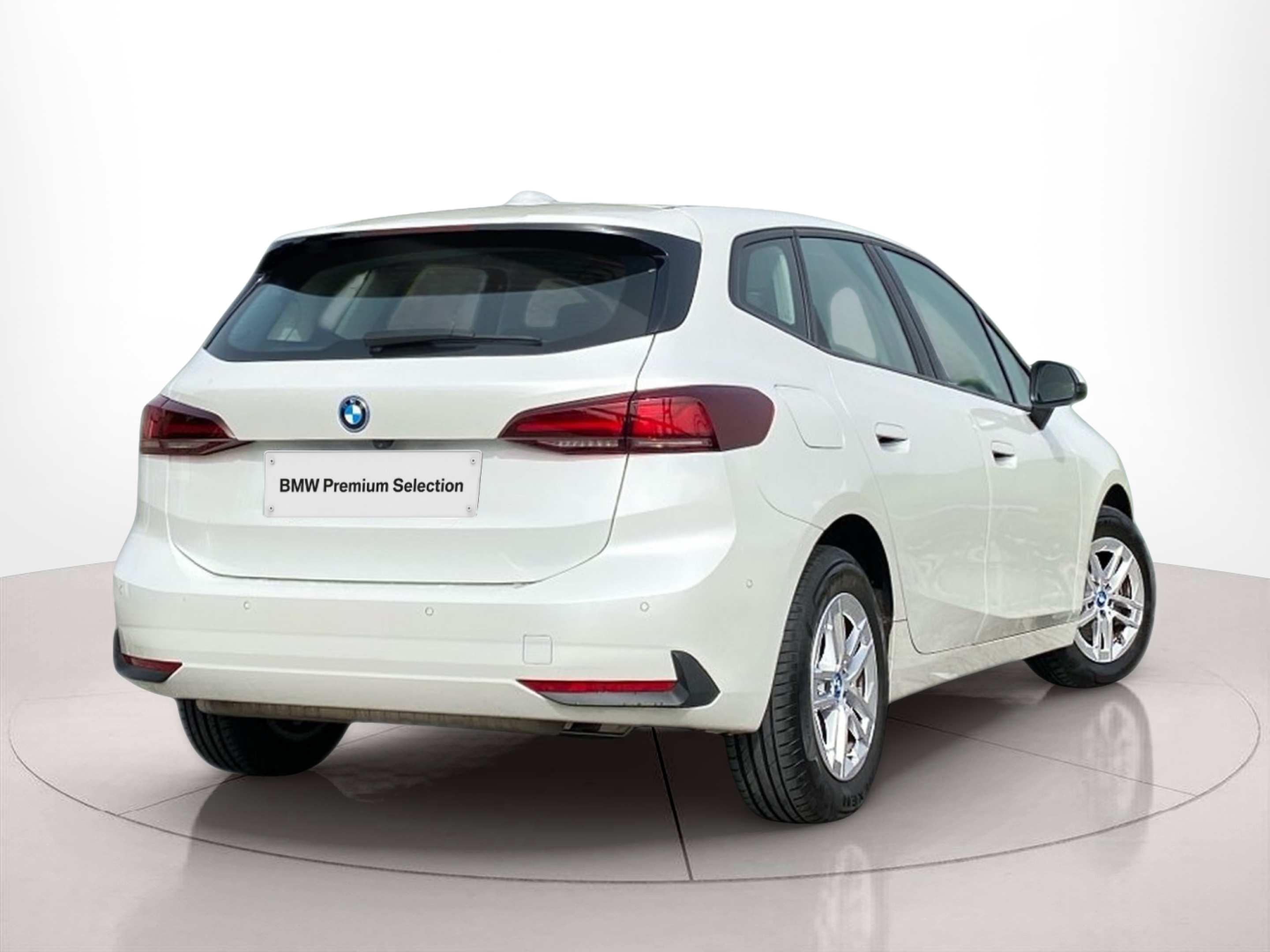 BMW Série 2 225xe Active Tourer color Blanco. Año 2024. 180KW(245CV). Elétrico / Gasolina Híbrido. En concesionario Caetano Lisboa de Lisboa