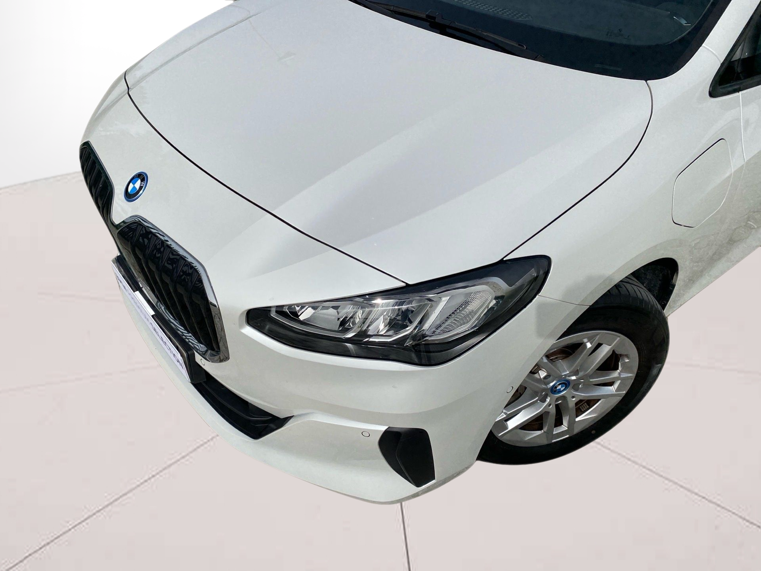 BMW Série 2 225xe Active Tourer color Blanco. Año 2024. 180KW(245CV). Elétrico / Gasolina Híbrido. En concesionario Caetano Lisboa de Lisboa