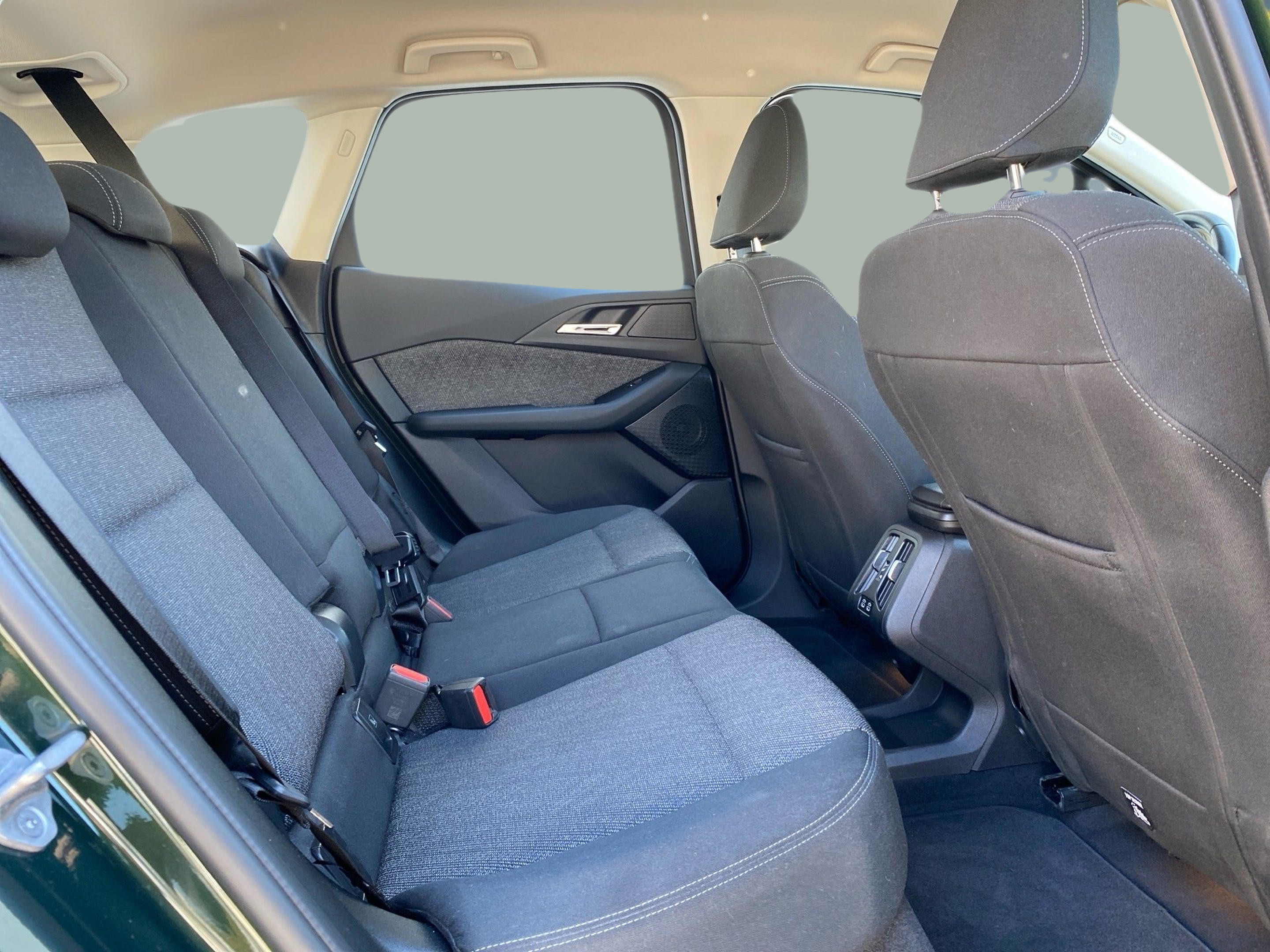 BMW Série 2 225xe Active Tourer color Verde. Año 2024. 180KW(245CV). Elétrico / Gasolina Híbrido. En concesionario Caetano Baviera Lisboa de Lisboa