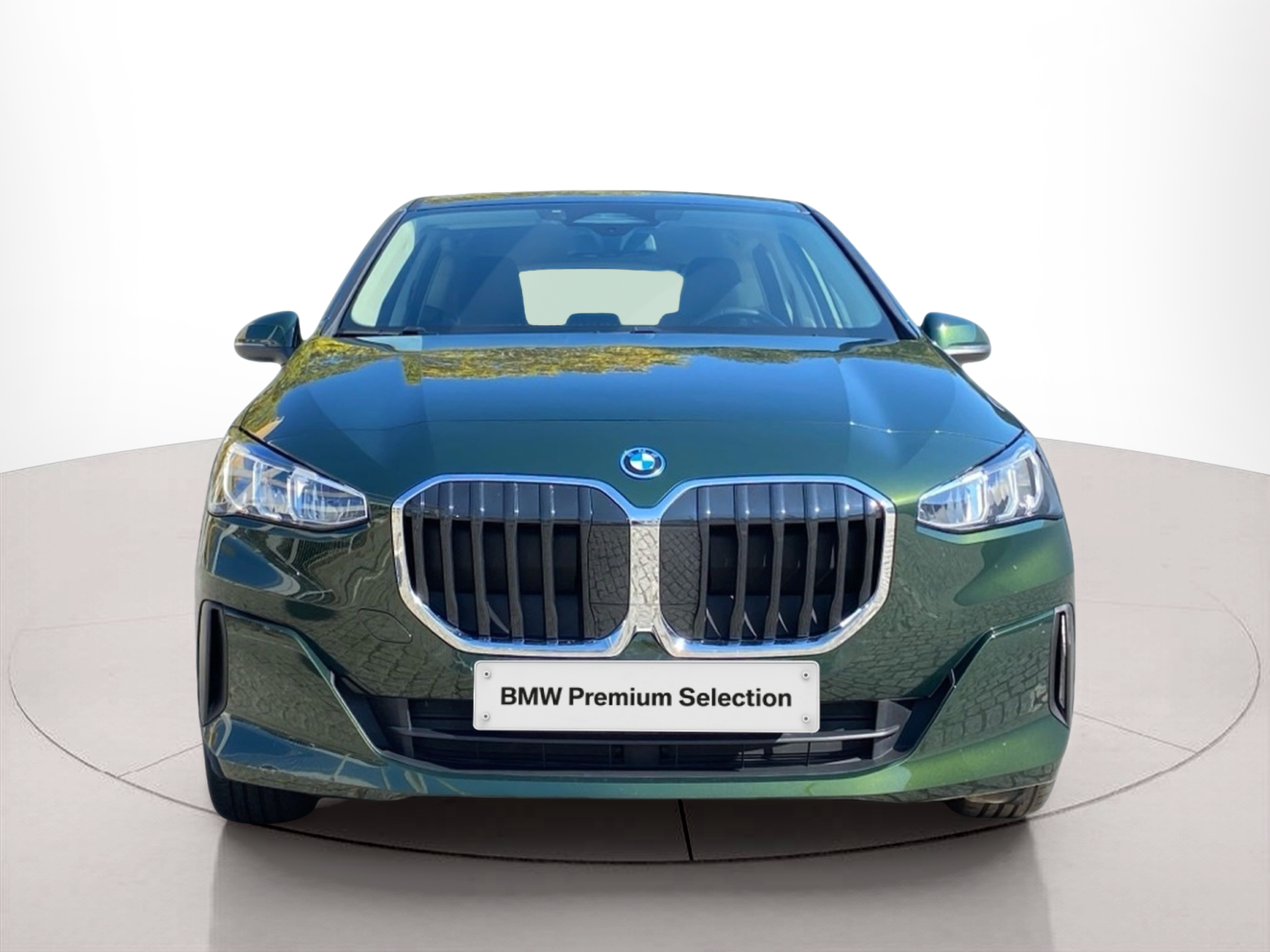 Fotos de BMW Série 2 225xe Active Tourer color Verde. Año 2024. 180KW(245CV). Elétrico / Gasolina Híbrido. En concesionario Caetano Baviera Lisboa de Lisboa