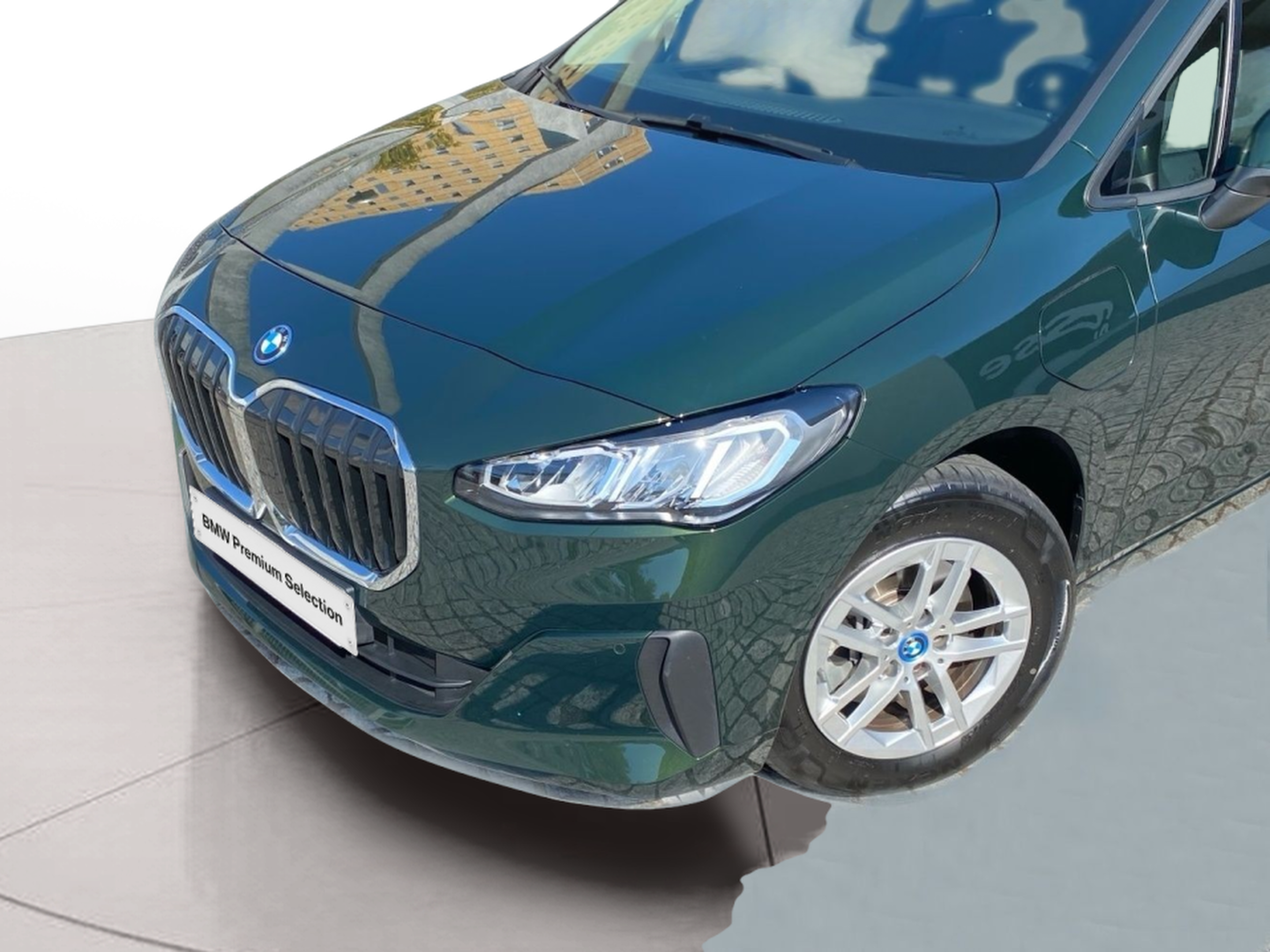 BMW Série 2 225xe Active Tourer color Verde. Año 2024. 180KW(245CV). Elétrico / Gasolina Híbrido. En concesionario Caetano Baviera Lisboa de Lisboa