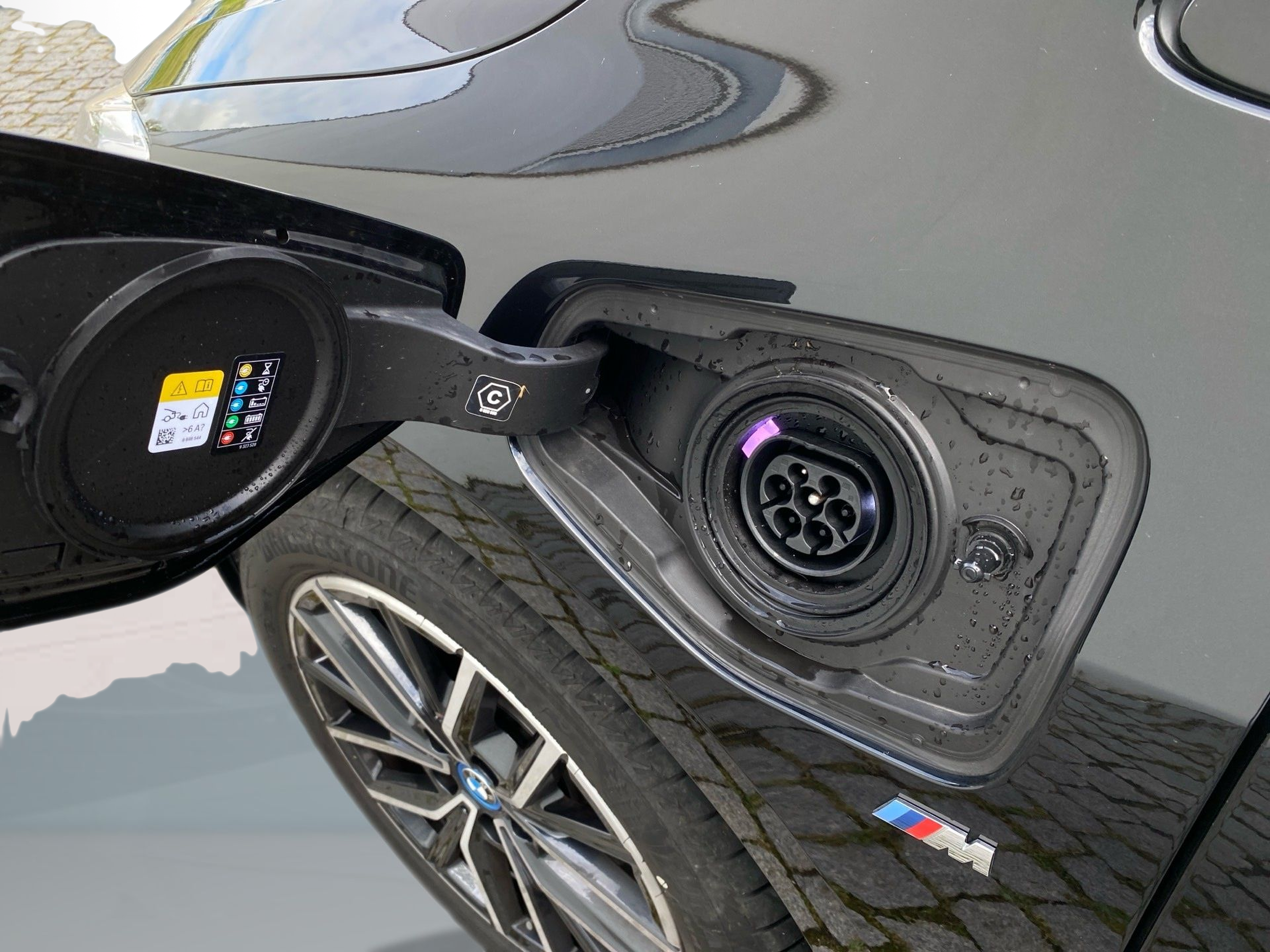 BMW Série 2 225xe Active Tourer color Negro. Año 2025. 180KW(245CV). Elétrico / Gasolina Híbrido. En concesionario Caetano Lisboa de Lisboa