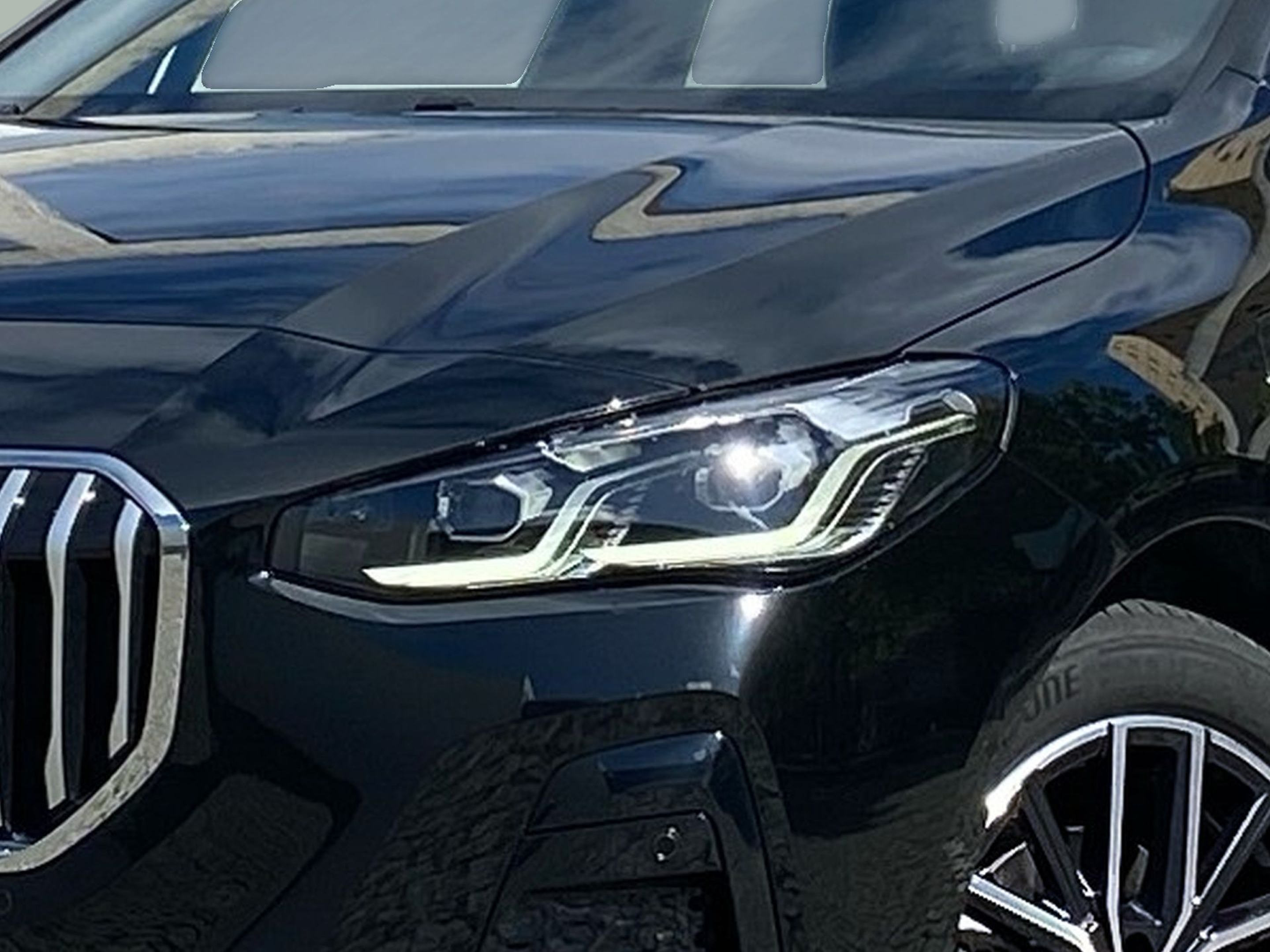 BMW Série 2 225xe Active Tourer color Negro. Año 2025. 180KW(245CV). Elétrico / Gasolina Híbrido. En concesionario Caetano Lisboa de Lisboa