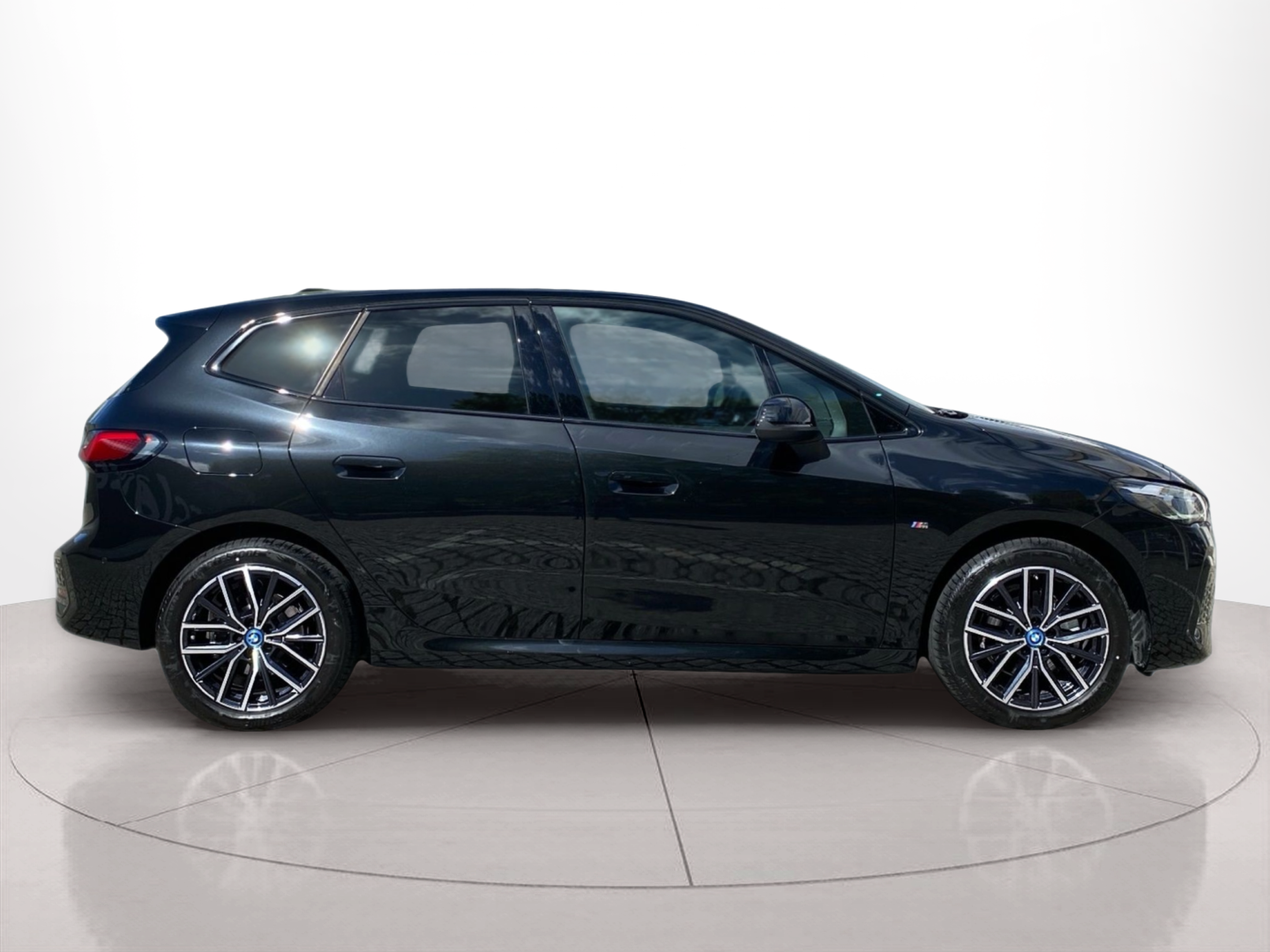 Fotos de BMW Série 2 225xe Active Tourer color Negro. Año 2025. 180KW(245CV). Elétrico / Gasolina Híbrido. En concesionario Caetano Lisboa de Lisboa