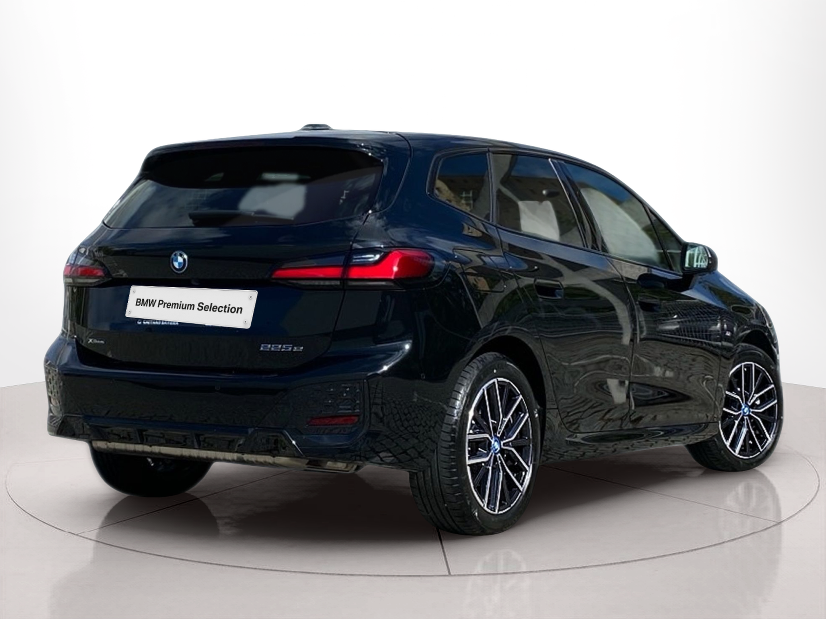 BMW Série 2 225xe Active Tourer color Negro. Año 2025. 180KW(245CV). Elétrico / Gasolina Híbrido. En concesionario Caetano Lisboa de Lisboa