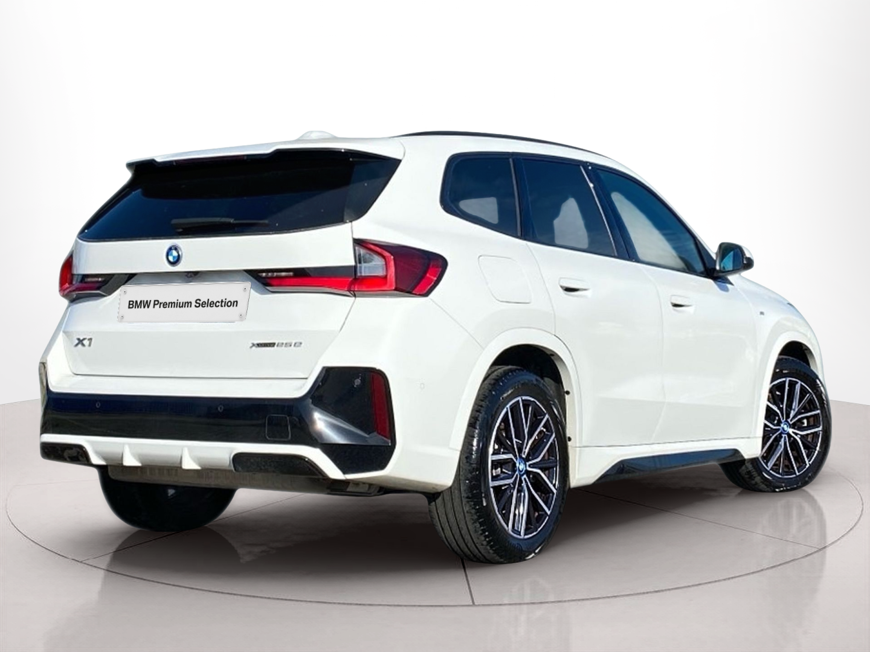 BMW X1 xDrive25e color Blanco. Año 2024. 180KW(245CV). Elétrico / Gasolina Híbrido. En concesionario Caetano Cascais de Cascais