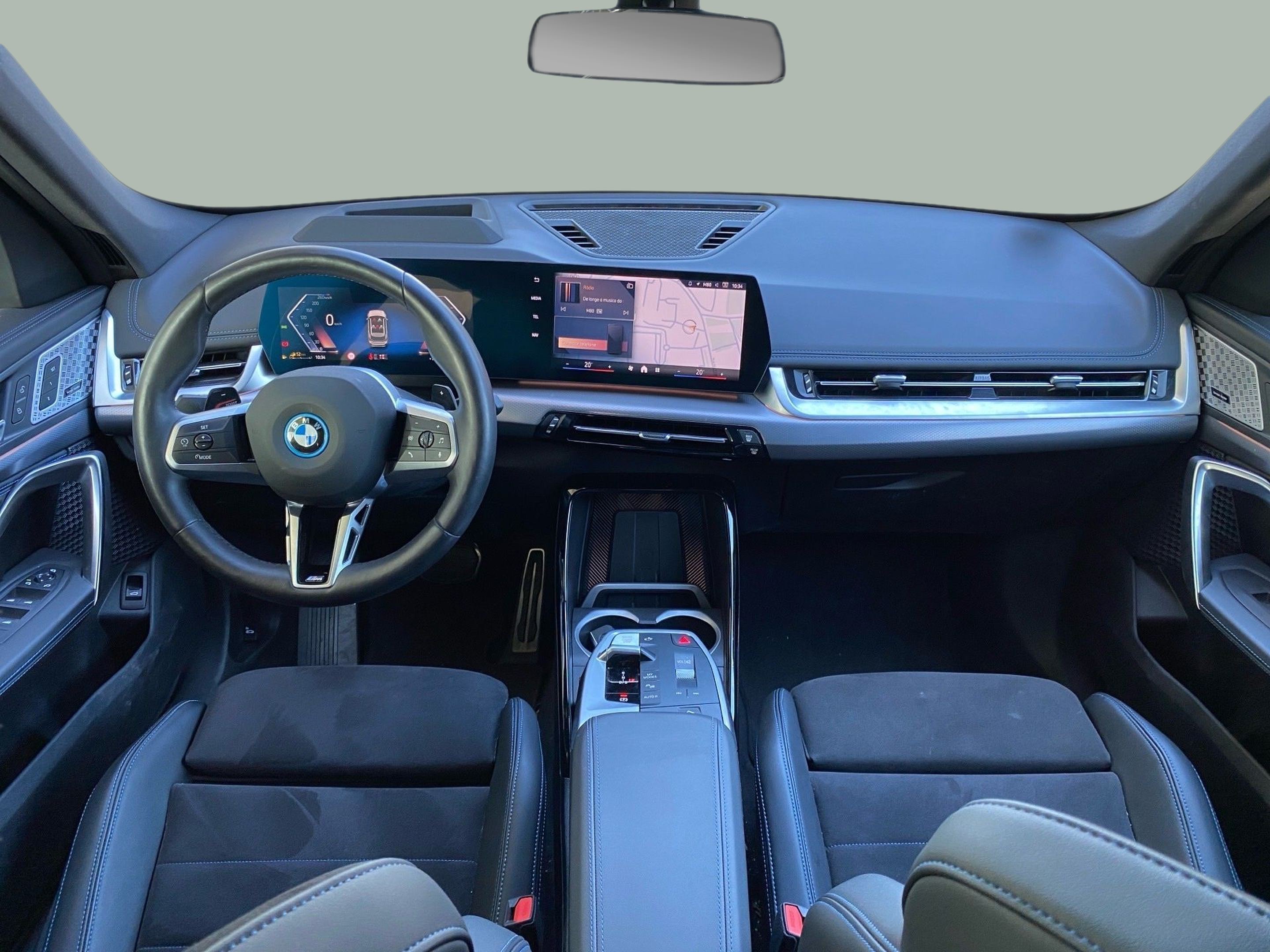 BMW X1 xDrive25e color Blanco. Año 2024. 180KW(245CV). Elétrico / Gasolina Híbrido. En concesionario Caetano Cascais de Cascais