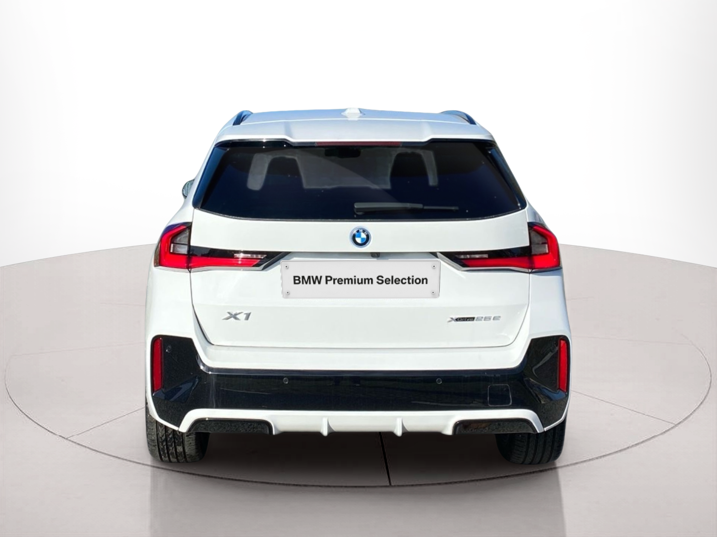 BMW X1 xDrive25e color Blanco. Año 2024. 180KW(245CV). Elétrico / Gasolina Híbrido. En concesionario Caetano Cascais de Cascais