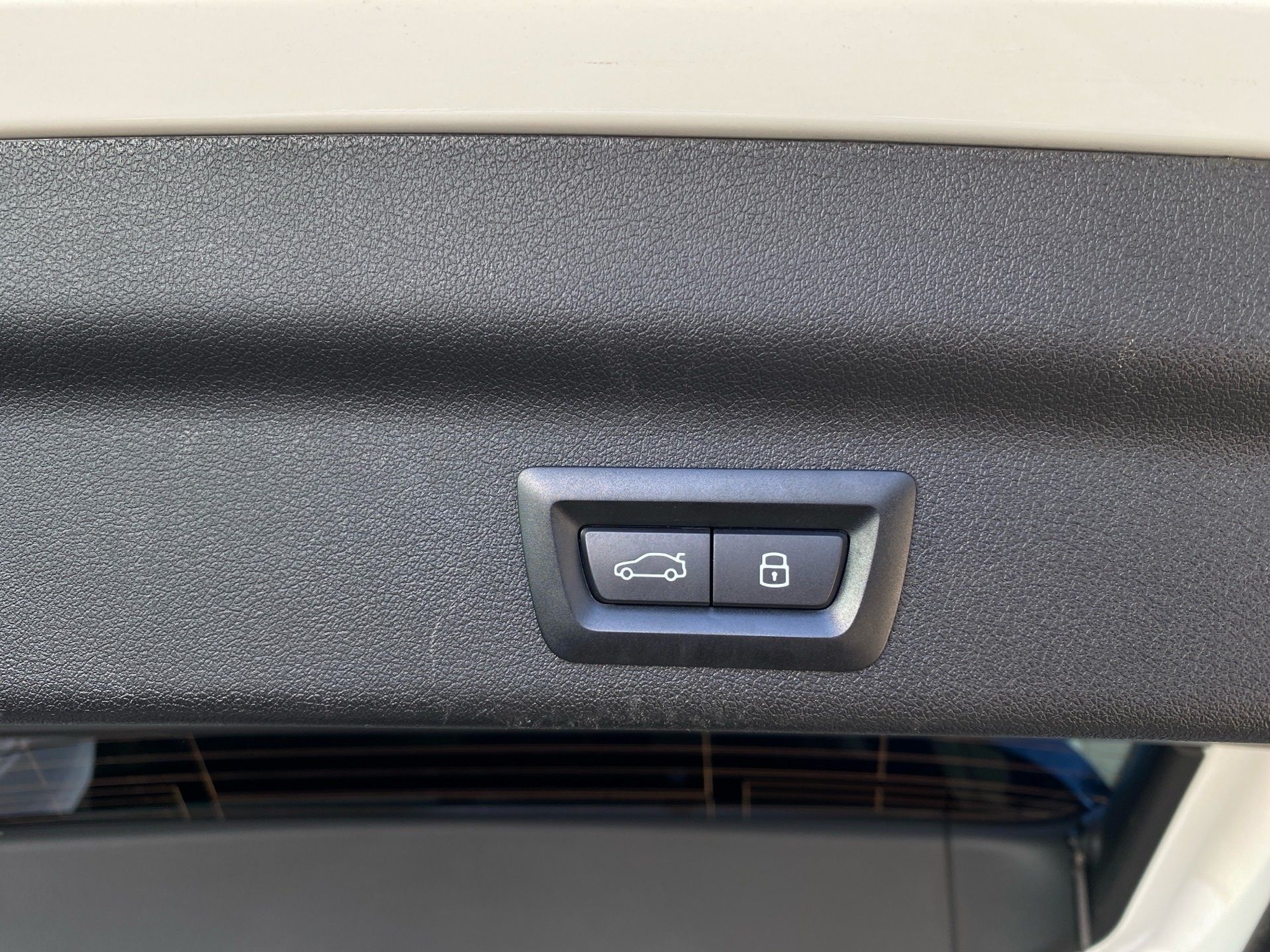 BMW X1 xDrive25e color Blanco. Año 2024. 180KW(245CV). Elétrico / Gasolina Híbrido. En concesionario Caetano Cascais de Cascais