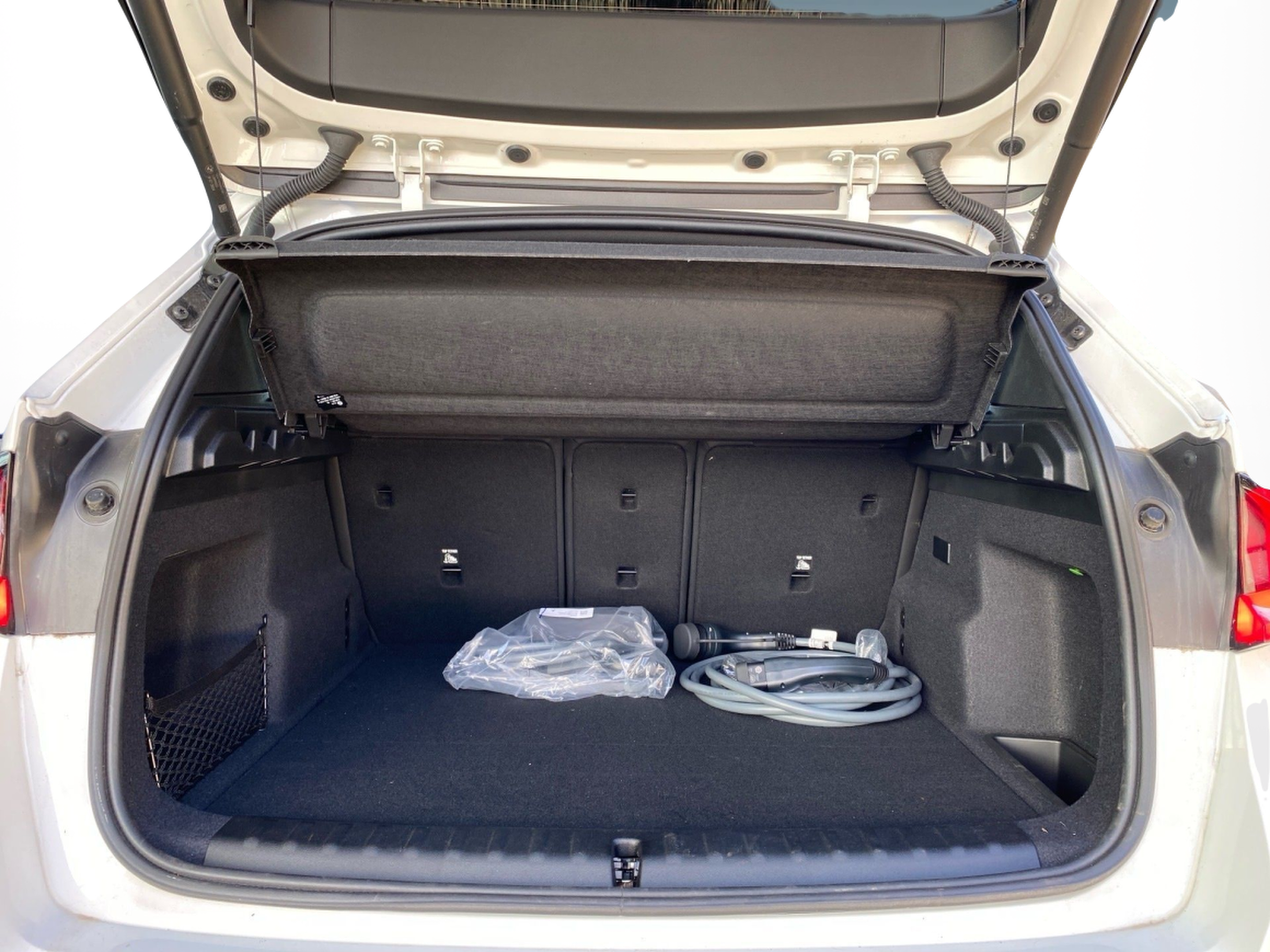 BMW X1 xDrive25e color Blanco. Año 2024. 180KW(245CV). Elétrico / Gasolina Híbrido. En concesionario Caetano Cascais de Cascais