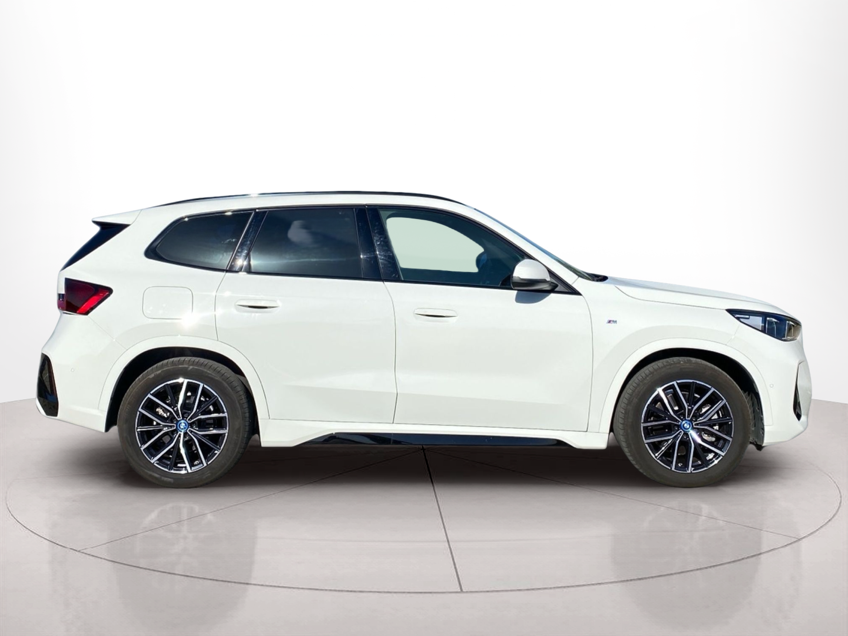 Fotos de BMW X1 xDrive25e color Blanco. Año 2025. 180KW(245CV). Elétrico / Gasolina Híbrido. En concesionario Caetano Baviera Cascais de Cascais