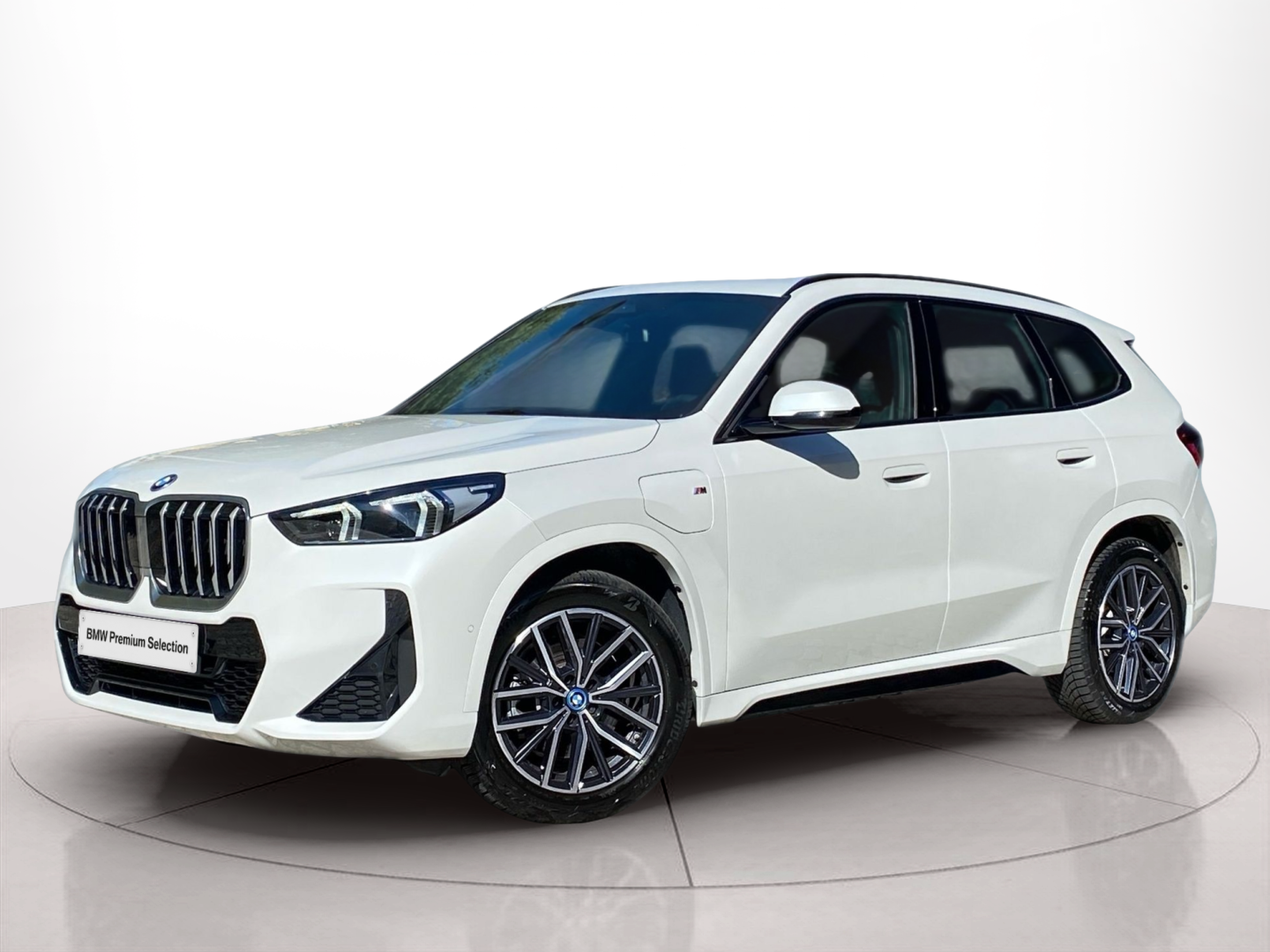 Fotos de BMW X1 xDrive25e color Blanco. Año 2025. 180KW(245CV). Elétrico / Gasolina Híbrido. En concesionario Caetano Baviera Cascais de Cascais