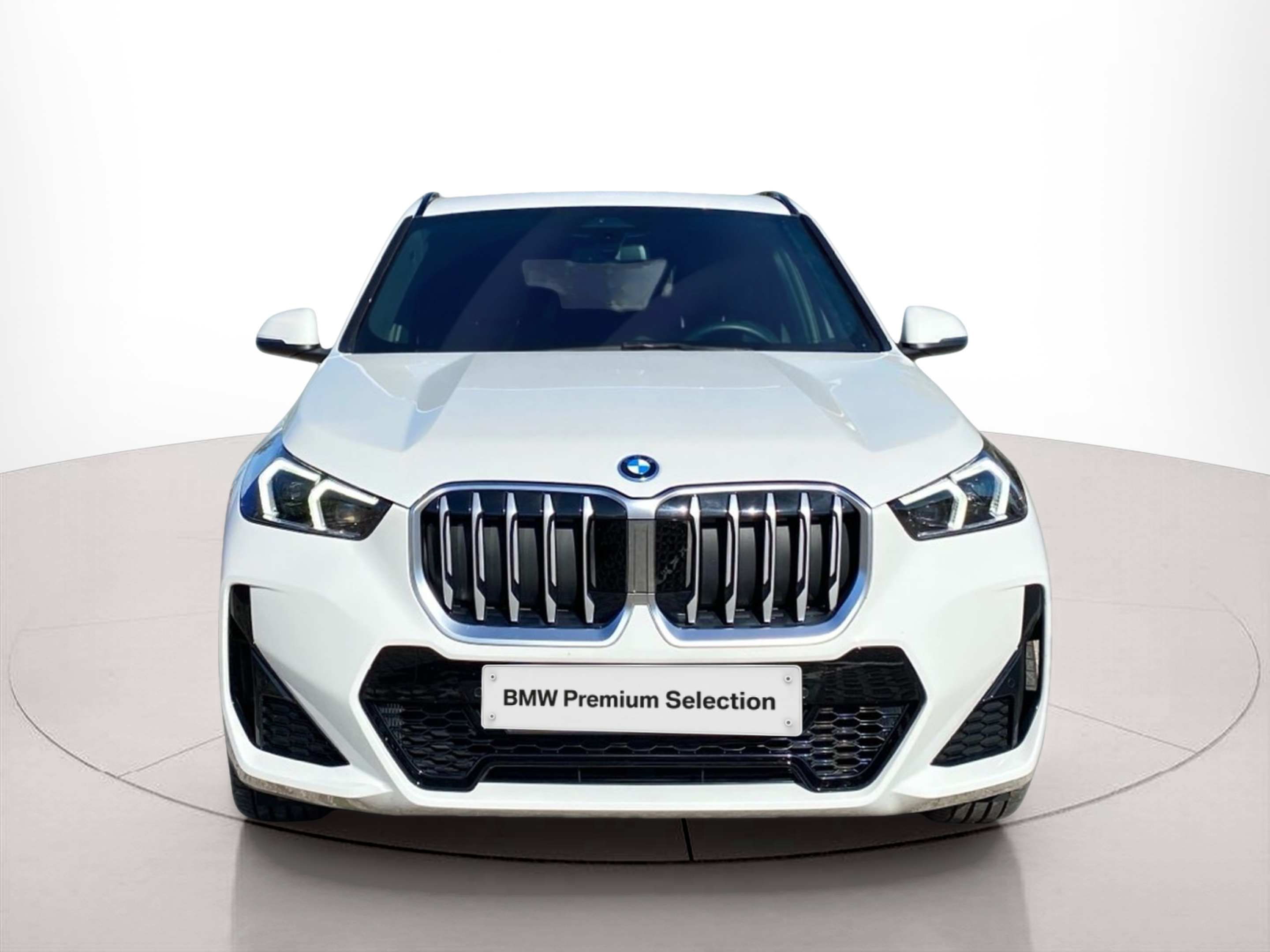 Fotos de BMW X1 xDrive25e color Blanco. Año 2025. 180KW(245CV). Elétrico / Gasolina Híbrido. En concesionario Caetano Baviera Cascais de Cascais
