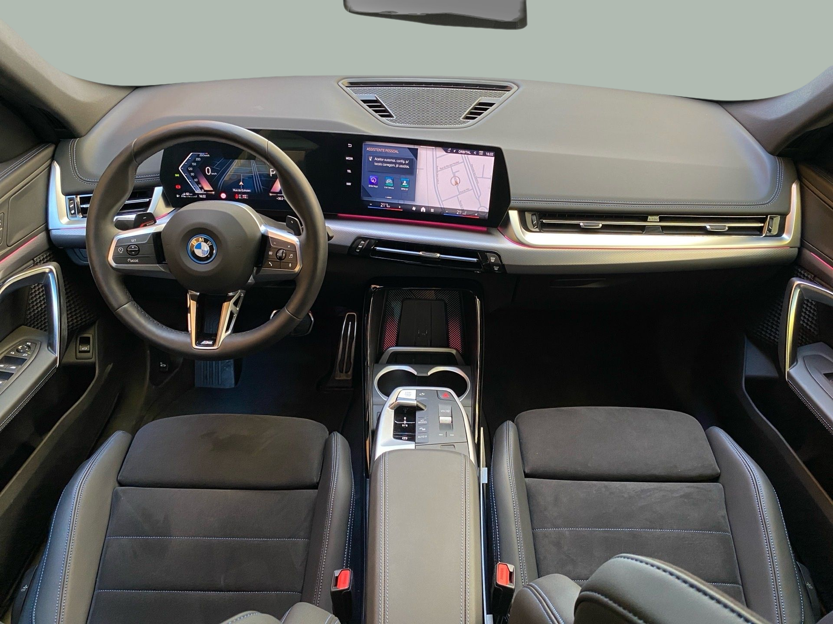 BMW X1 xDrive25e color Blanco. Año 2025. 180KW(245CV). Elétrico / Gasolina Híbrido. En concesionario Caetano Baviera Cascais de Cascais