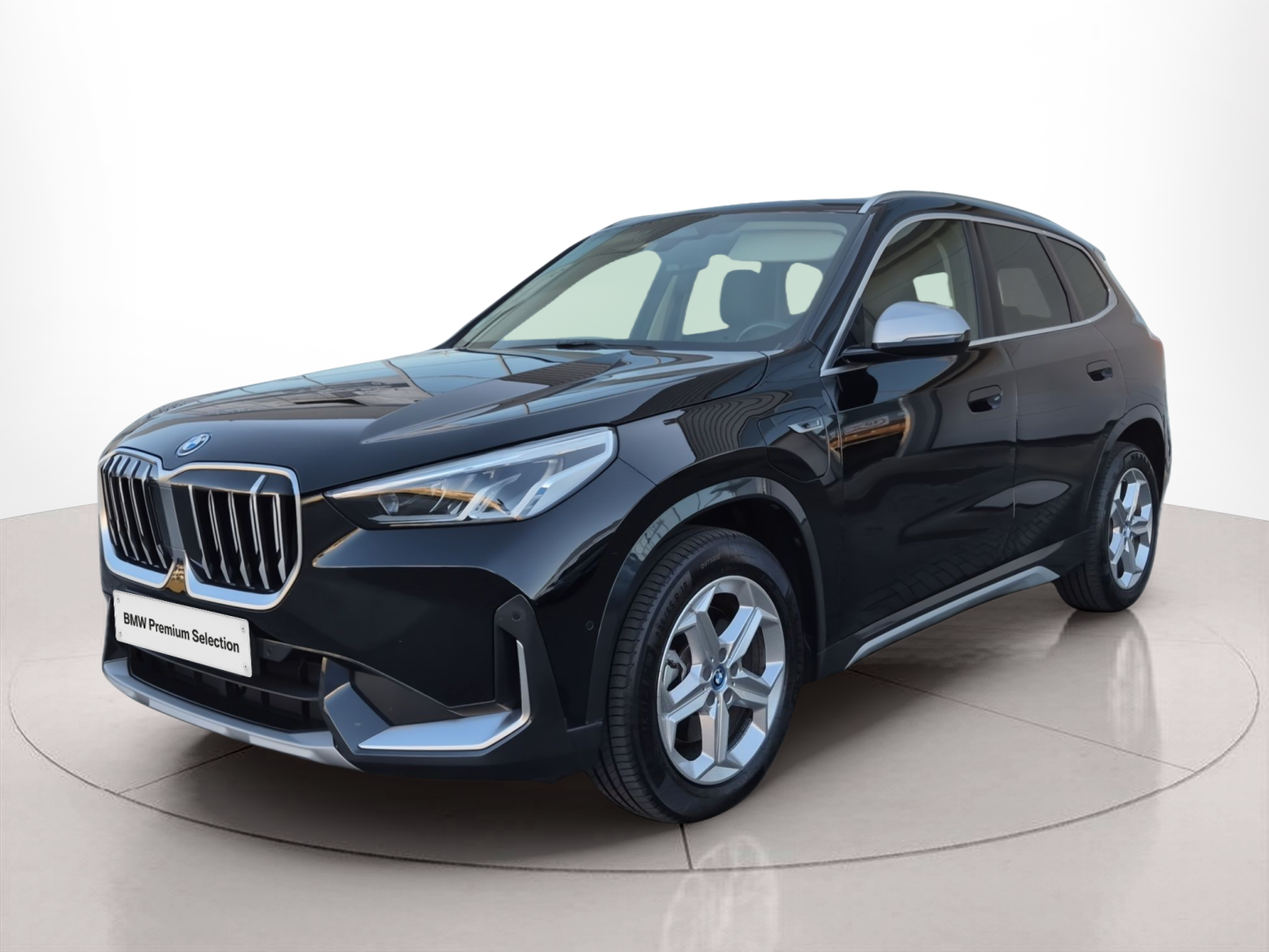 Fotos de BMW X1 xDrive25e color Negro. Año 2023. 180KW(245CV). Elétrico / Gasolina Híbrido. En concesionario Caetano Baviera Santa Maria da Feira de Santa Maria da Feira
