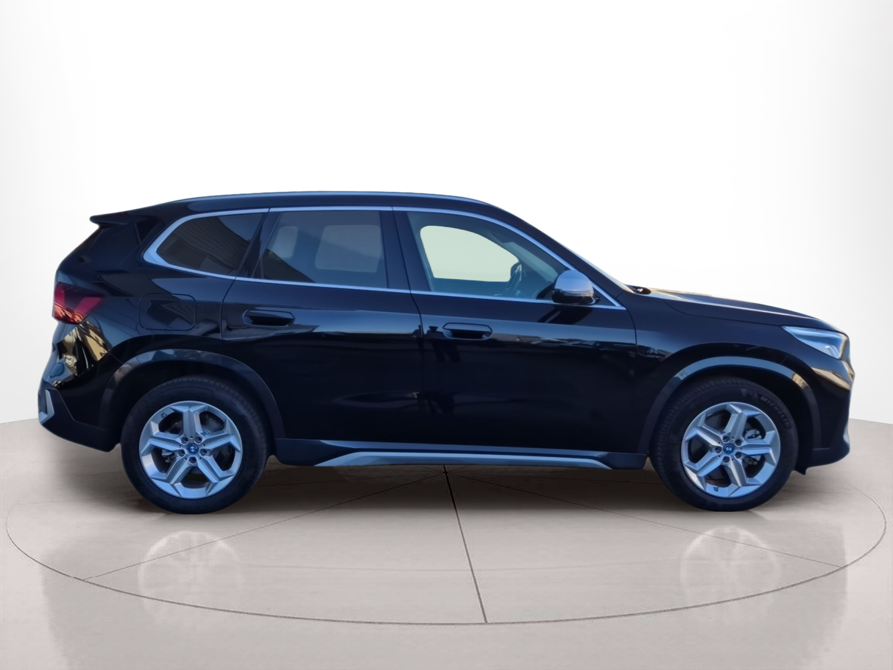 BMW X1 xDrive25e color Negro. Año 2023. 180KW(245CV). Elétrico / Gasolina Híbrido. En concesionario Caetano Baviera Santa Maria da Feira de Santa Maria da Feira