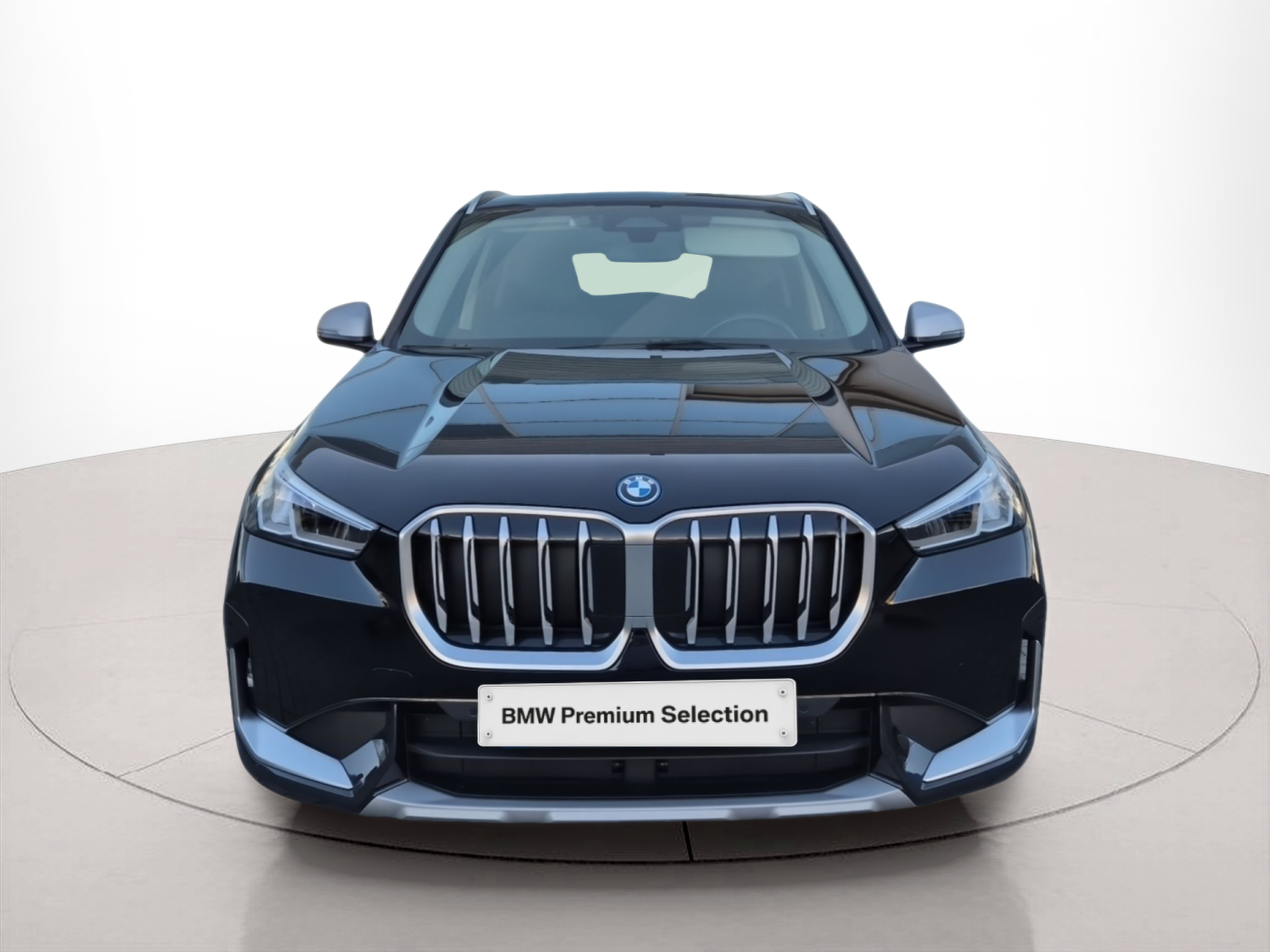 Fotos de BMW X1 xDrive25e color Negro. Año 2023. 180KW(245CV). Elétrico / Gasolina Híbrido. En concesionario Caetano Baviera Santa Maria da Feira de Santa Maria da Feira