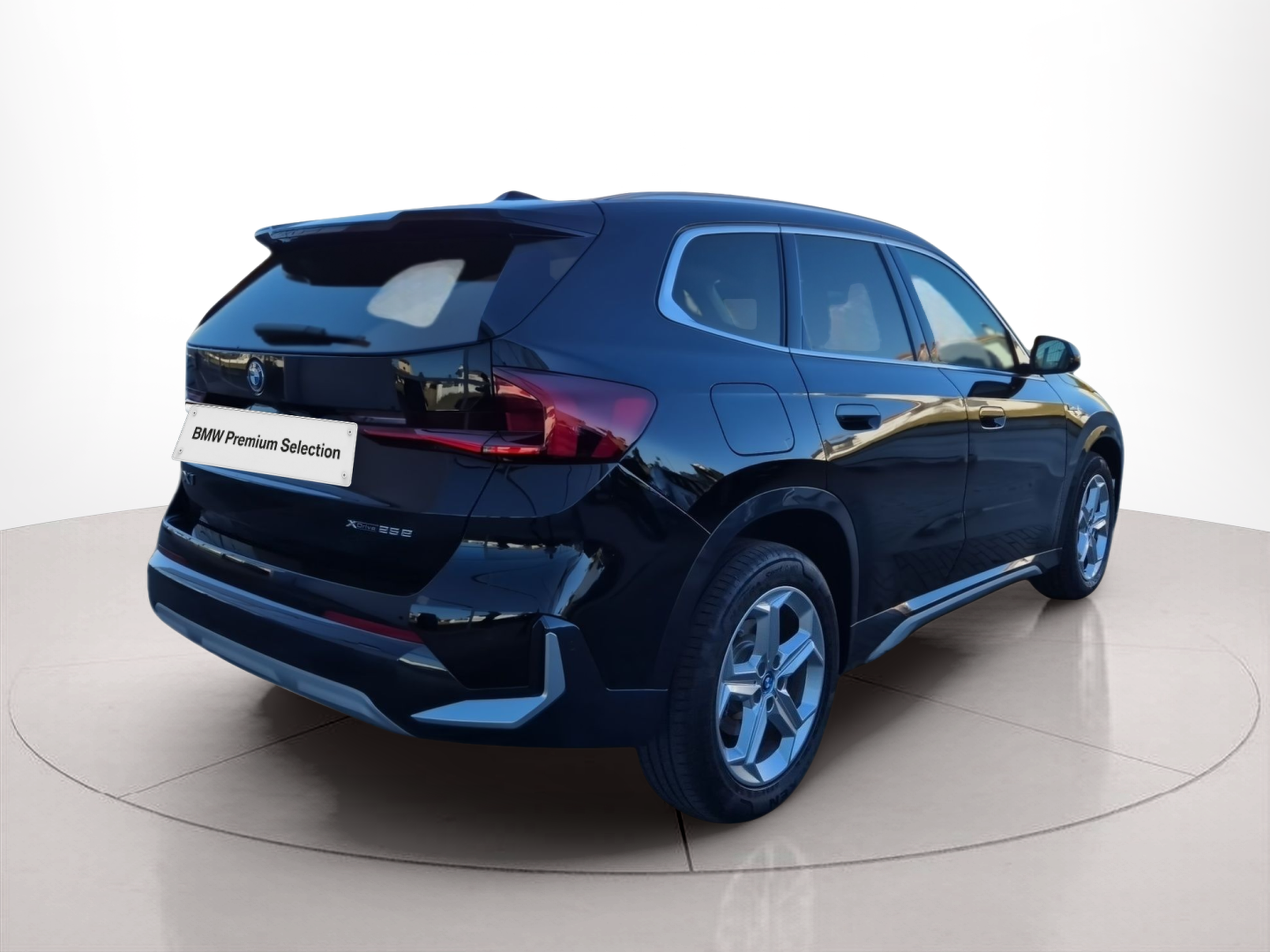 BMW X1 xDrive25e color Negro. Año 2023. 180KW(245CV). Elétrico / Gasolina Híbrido. En concesionario Caetano Baviera Santa Maria da Feira de Santa Maria da Feira