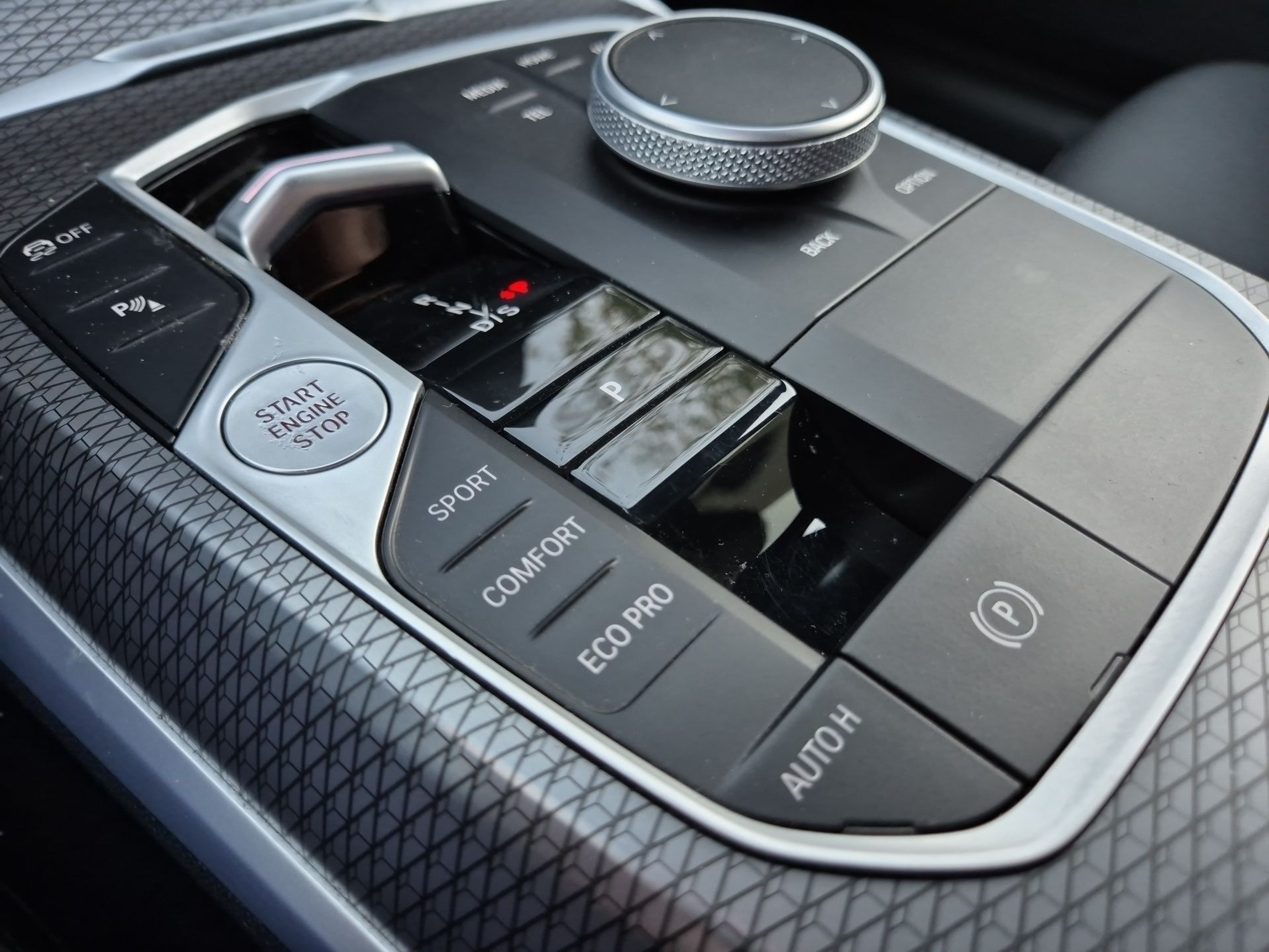 BMW Série 3 320d Touring color Negro. Año 2024. 140KW(190CV). Diesel. En concesionario Caetano Santa Maria da Feira de Santa Maria da Feira