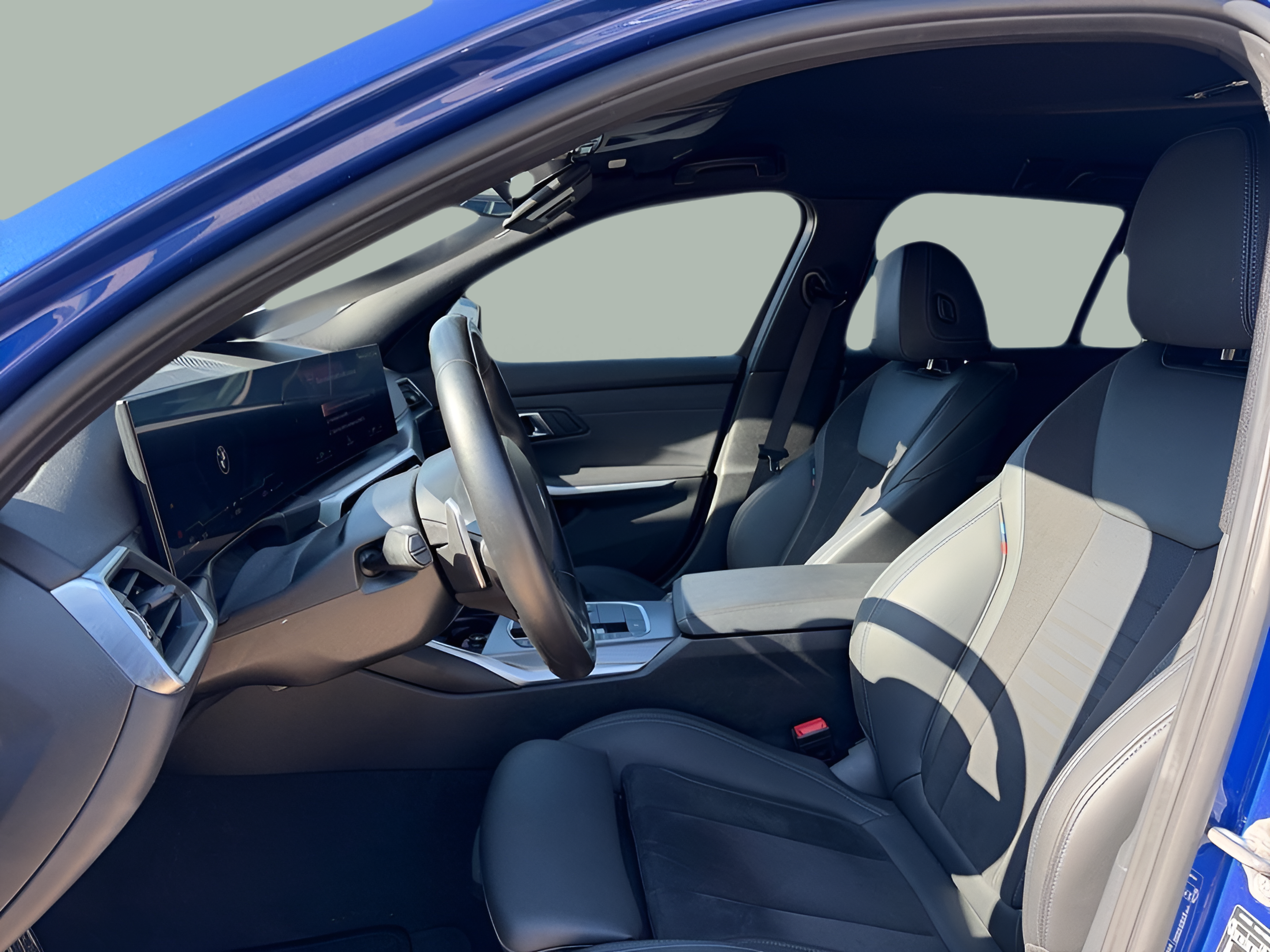 BMW Série 3 320d Touring color Azul. Año 2024. 140KW(190CV). Diesel. En concesionario Caetano Baviera Faro de Faro