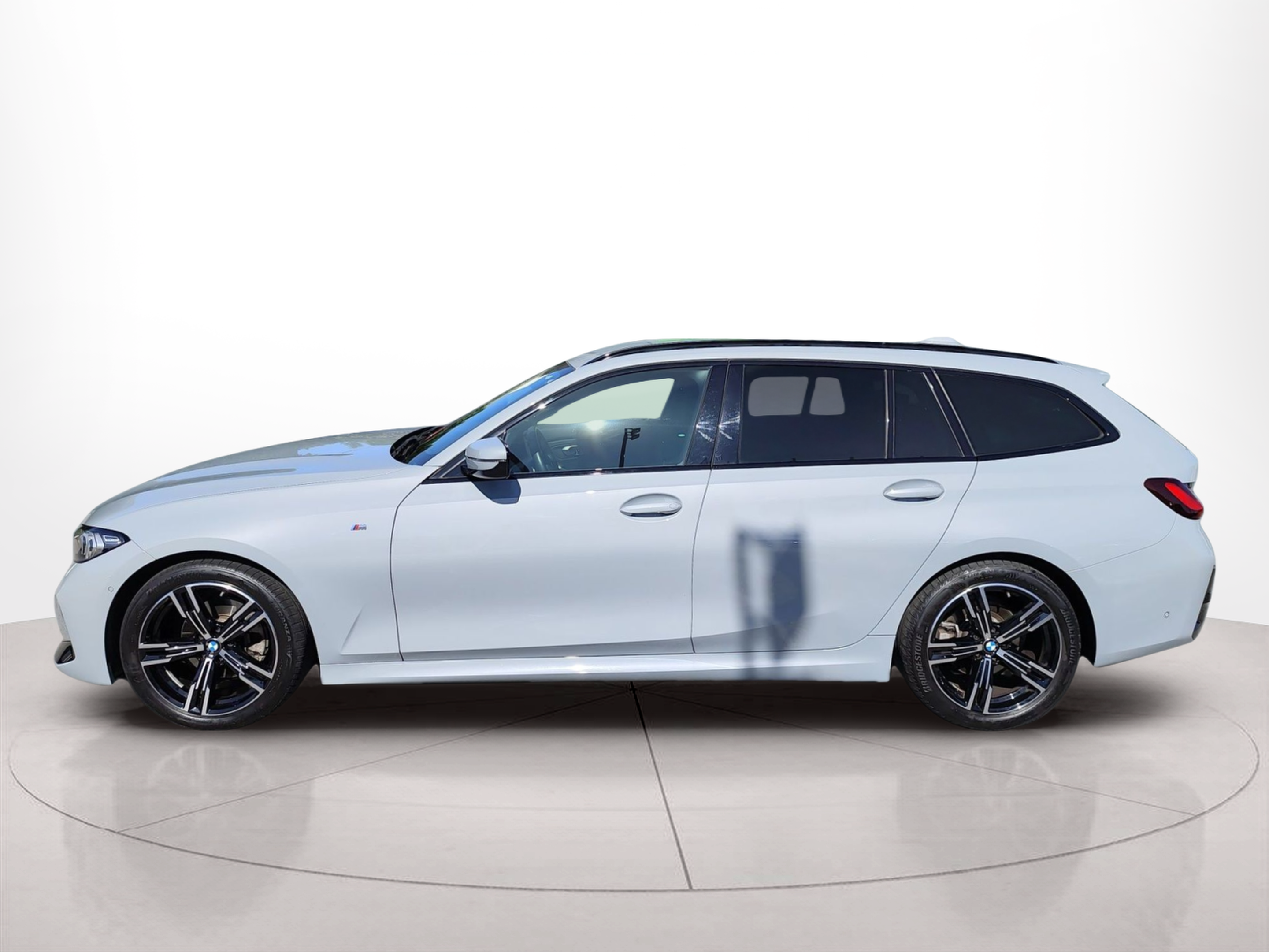 Fotos de BMW Série 3 320d Touring color Gris. Año 2024. 140KW(190CV). Diesel. En concesionario Caetano Baviera Aveiro de Aveiro