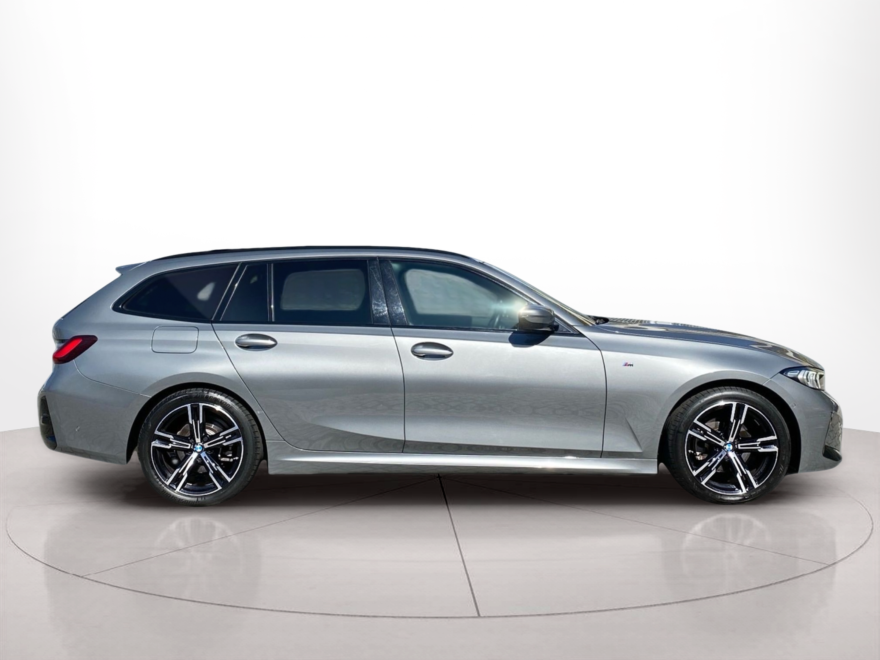 Fotos de BMW Série 3 320d Touring color Gris. Año 2024. 140KW(190CV). Diesel. En concesionario Caetano Baviera Cascais de Cascais