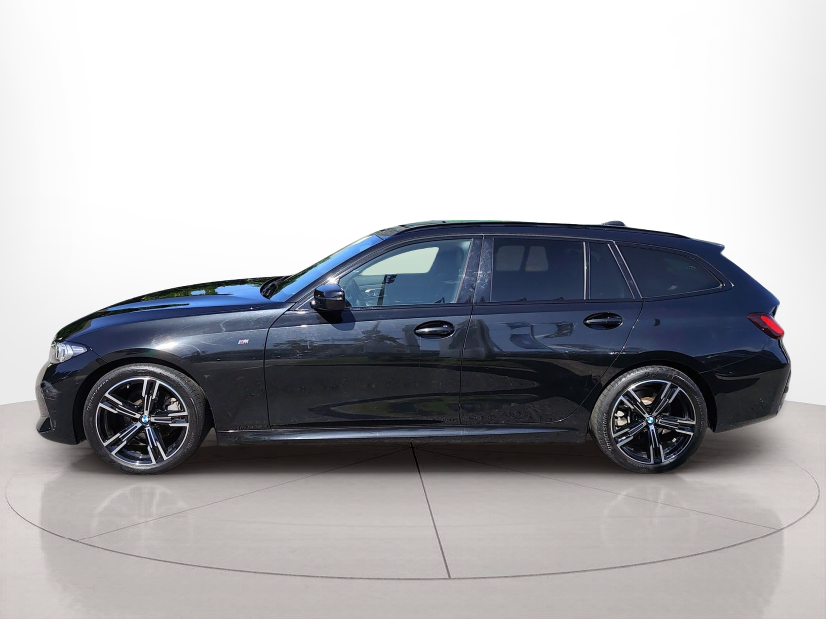 Fotos de BMW Série 3 320d Touring color Negro. Año 2024. 140KW(190CV). Diesel. En concesionario Caetano Baviera Santa Maria da Feira de Santa Maria da Feira